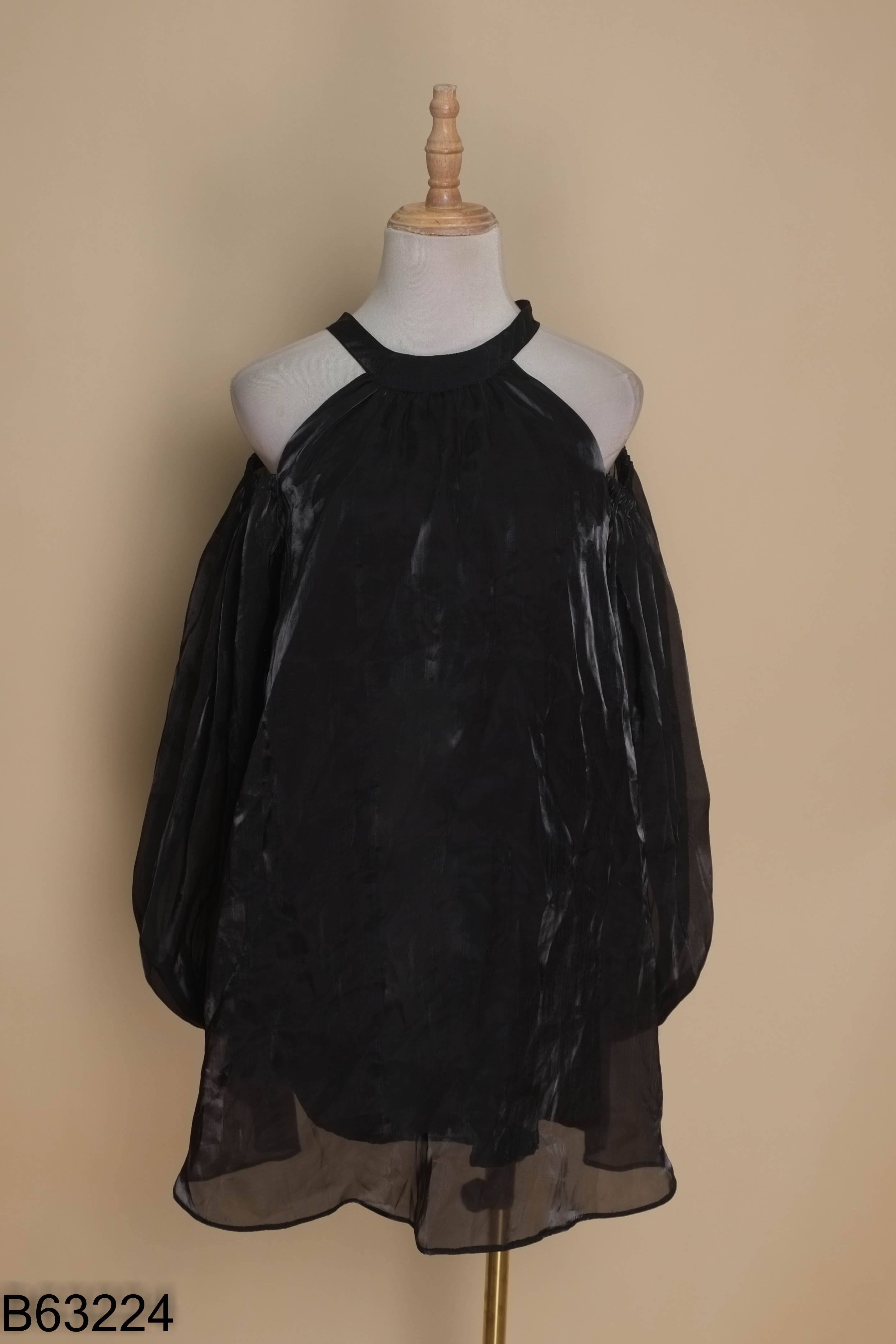 Váy organza đen hở vai