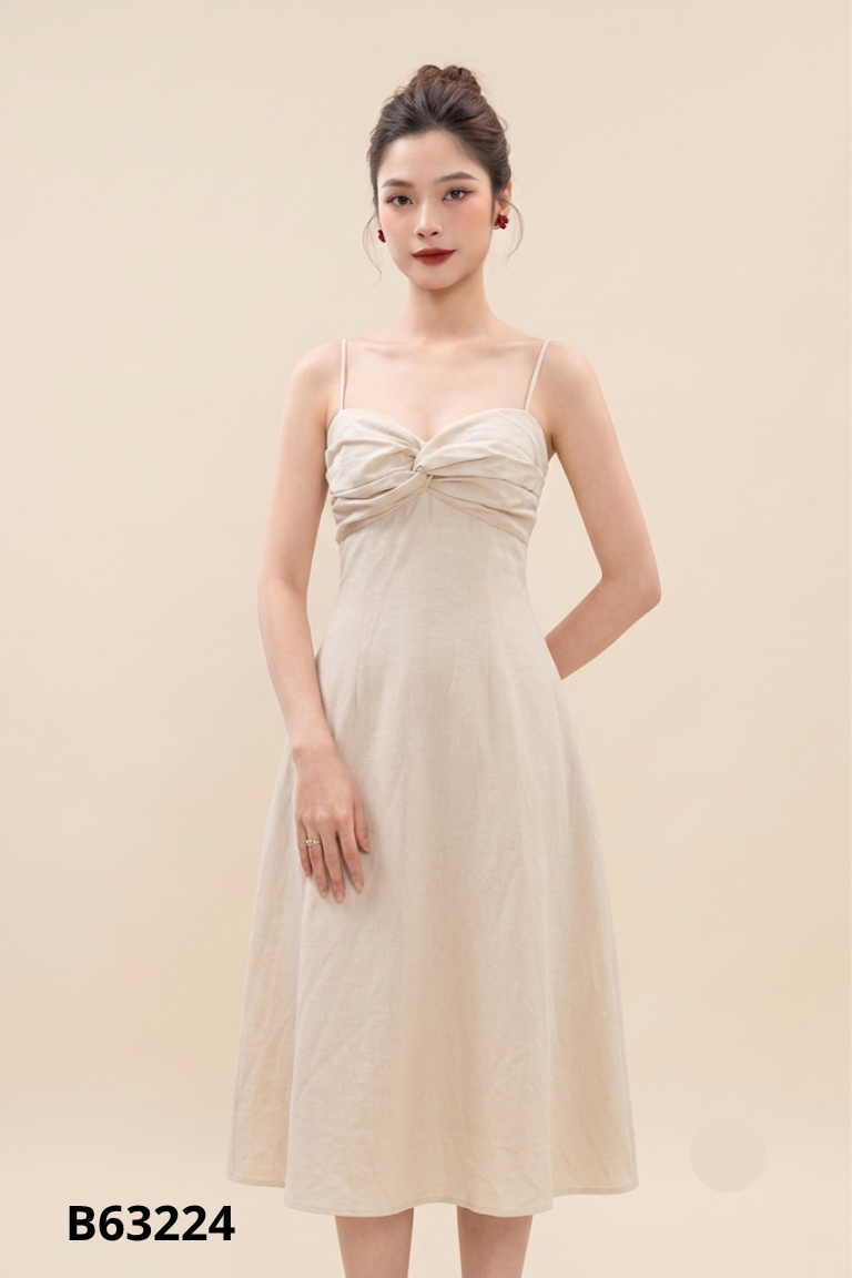 Váy hai dây be xoắn ngực