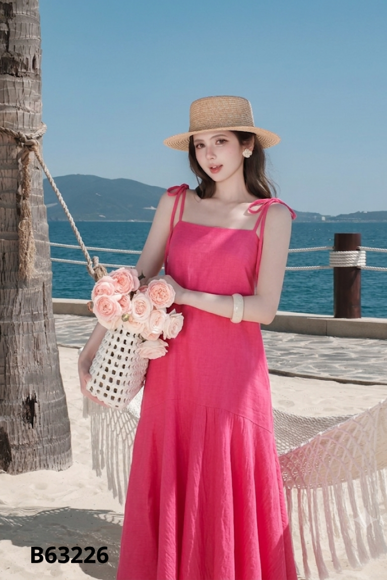 Váy hai dây hồng trơn