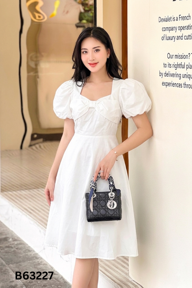 Váy trắng cổ vuông nơ ngực