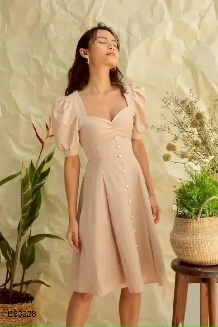 Váy be tay phồng đính ngọc