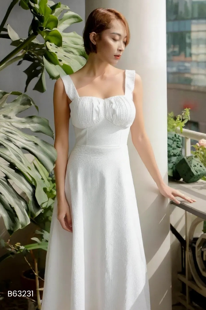 Váy trắng xếp ly ngực