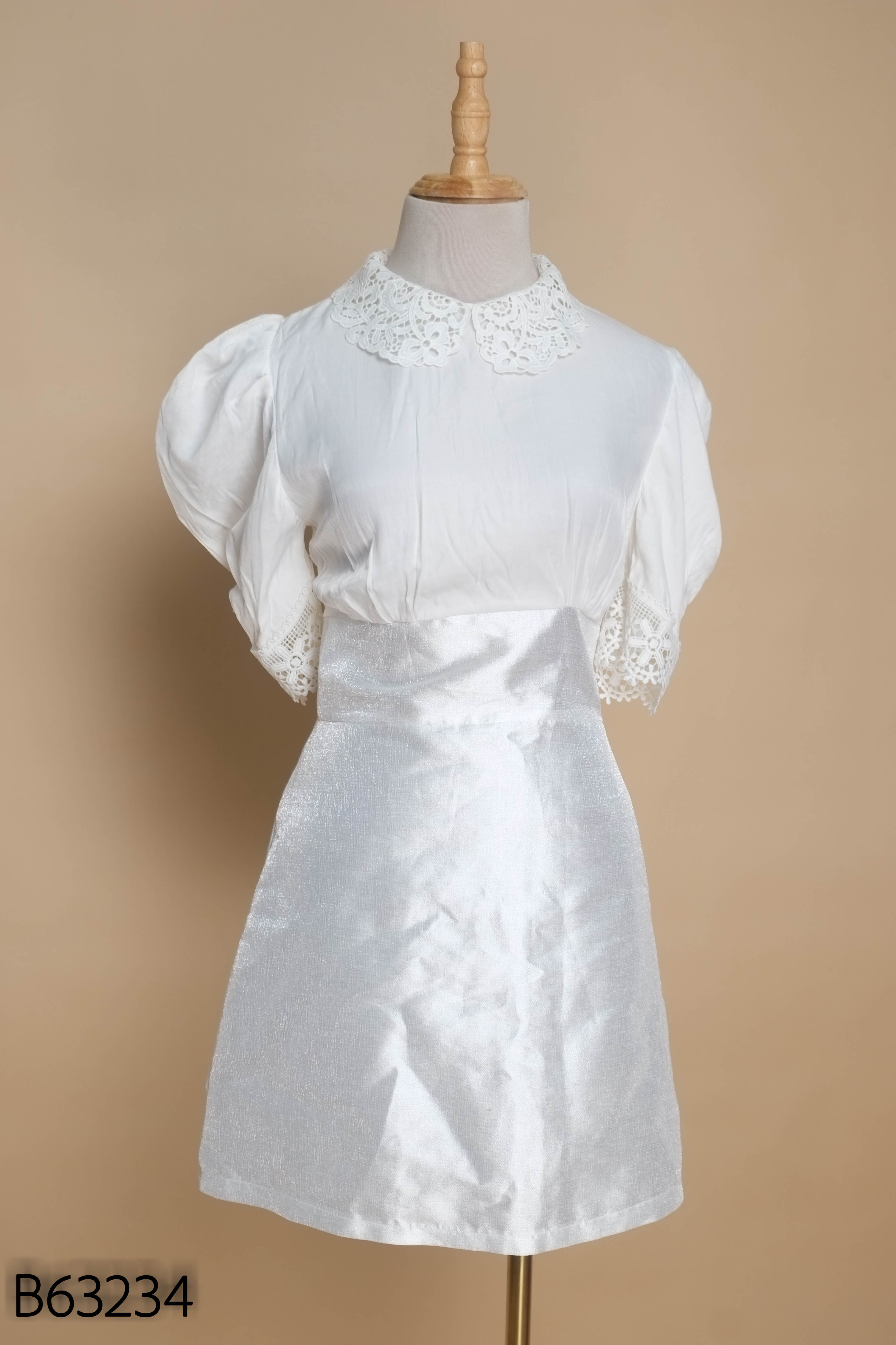 Váy MEIMEI trắng cổ phối ren