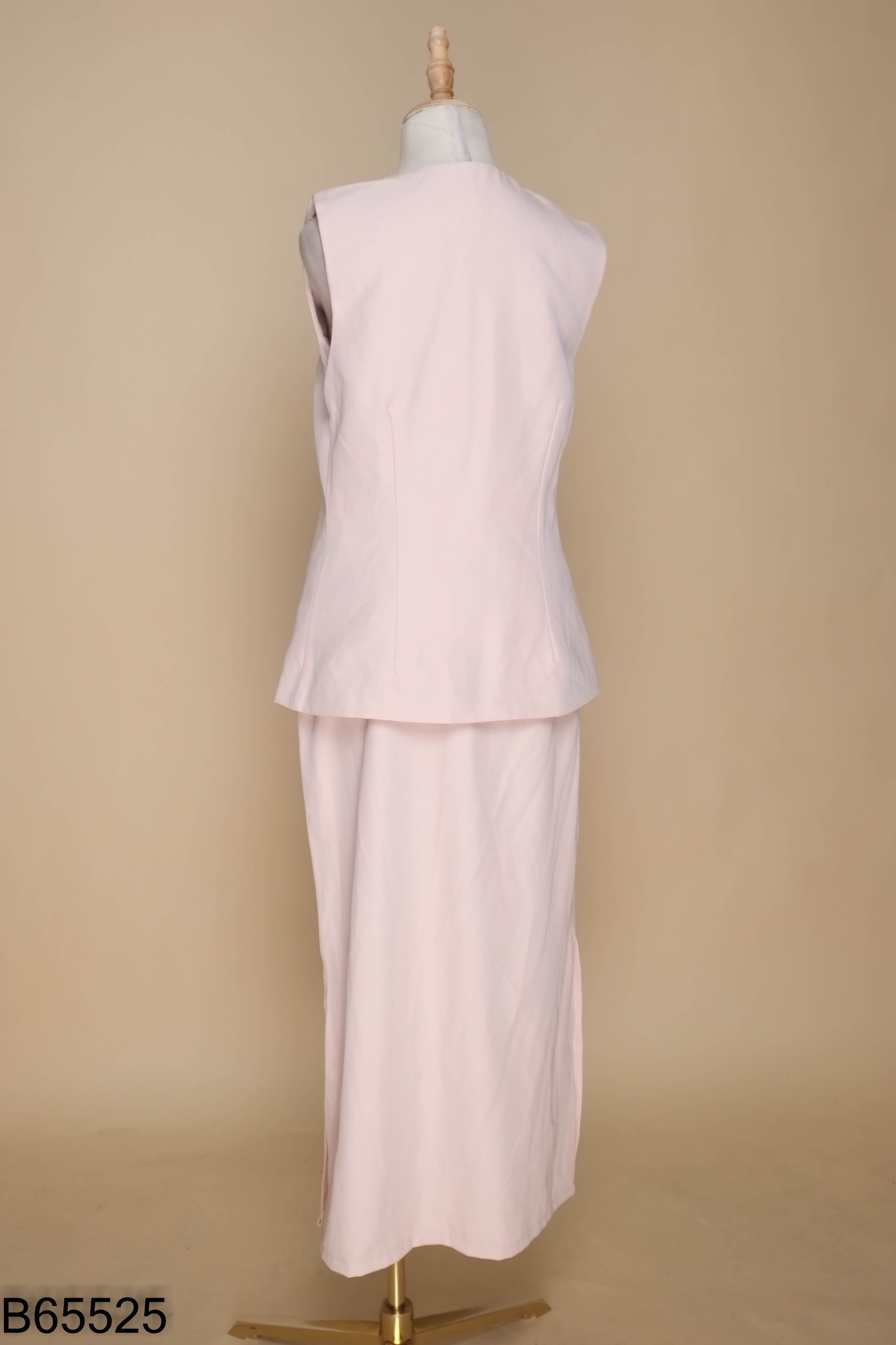 Set SHEIN hồng áo gile + chân váy