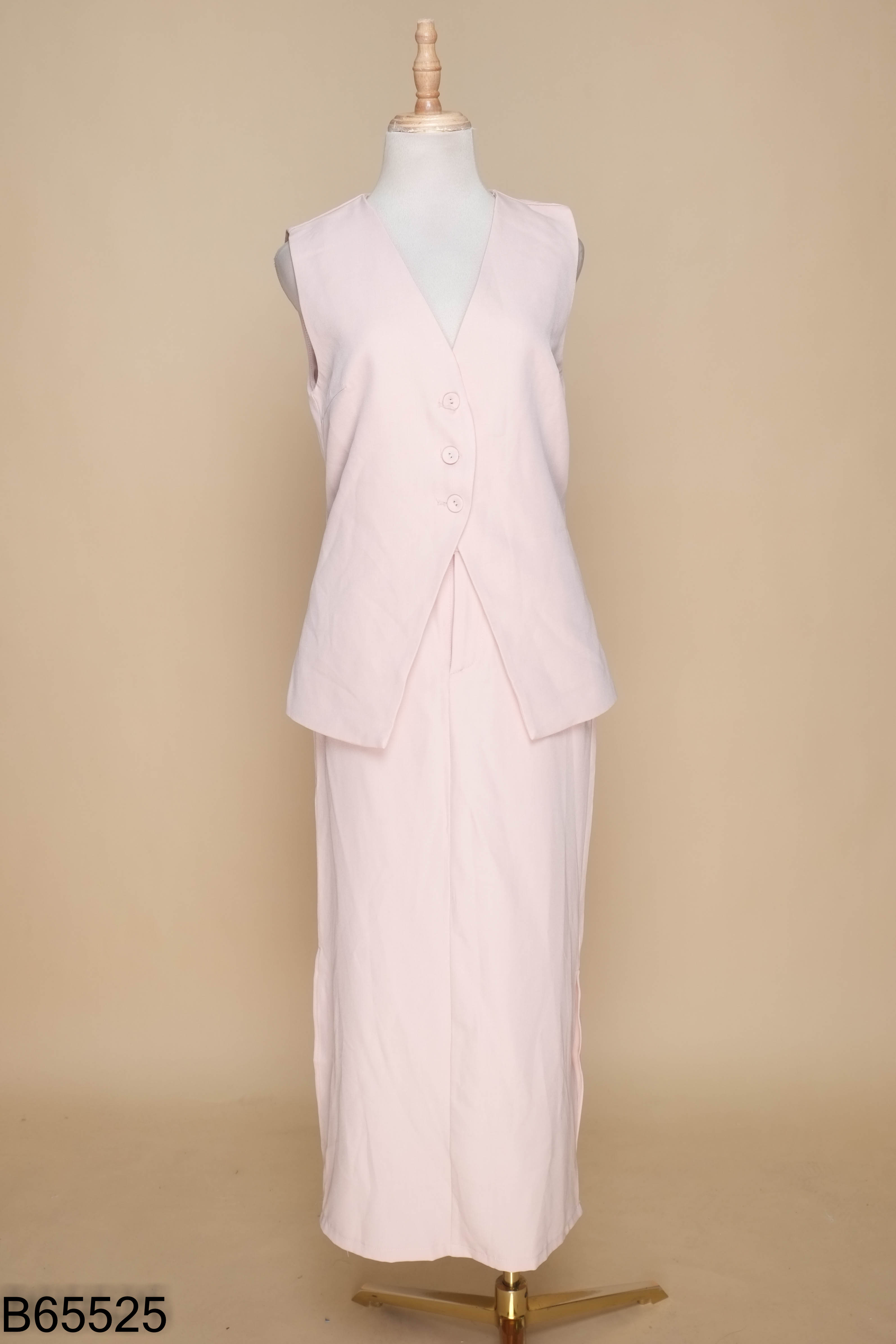 Set SHEIN hồng áo gile + chân váy