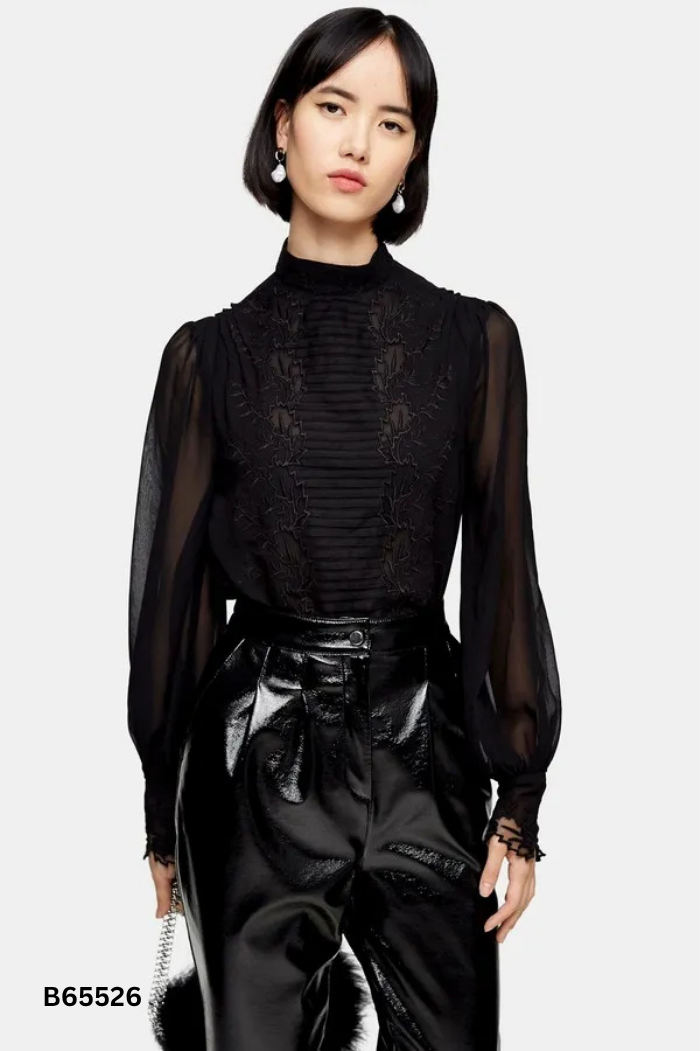 Áo đen TOPSHOP thêu hoa