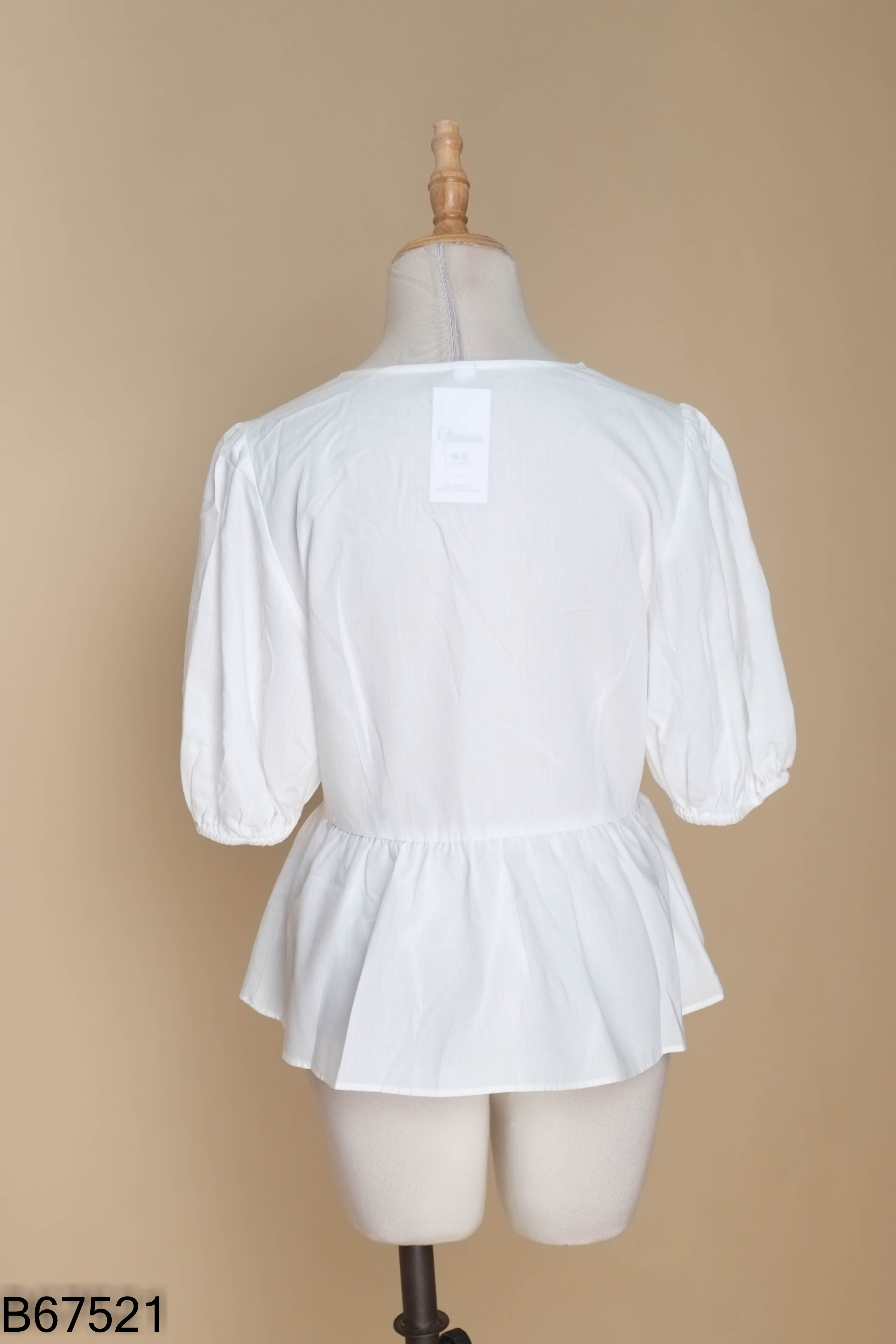 Áo trắng cổ tim UNIQLO