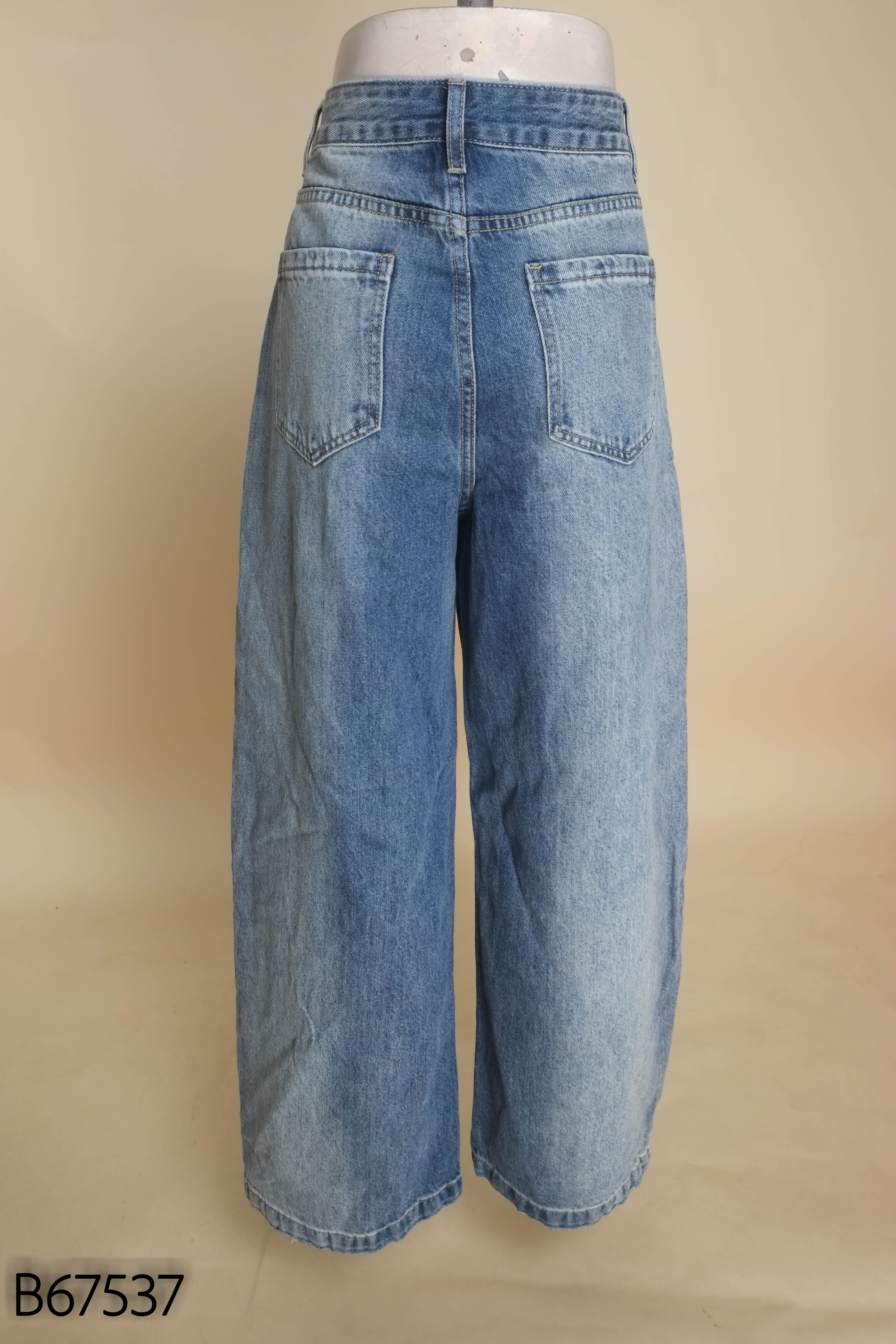 Quần jeans xanh may sọc ống rộng