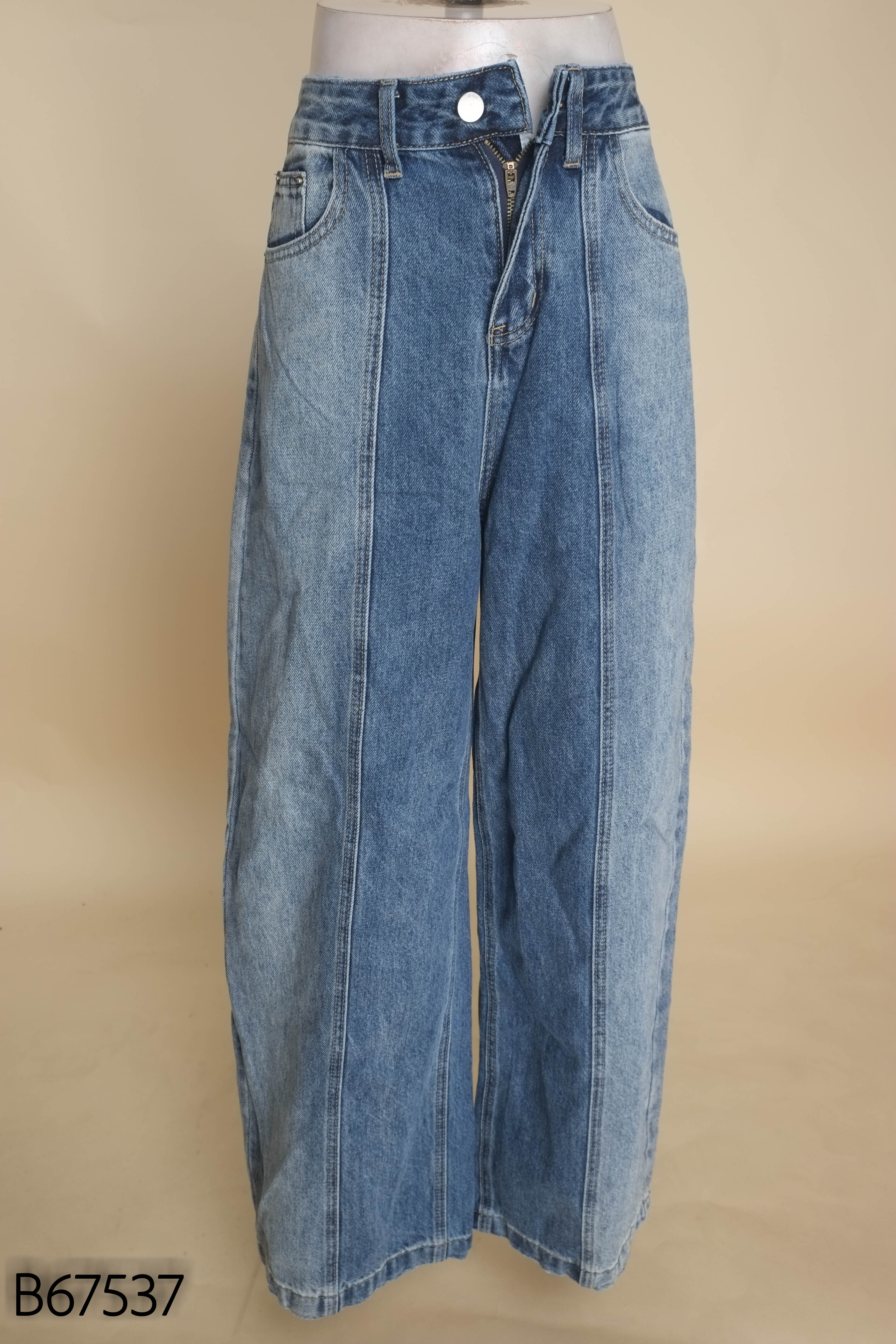 Quần jeans xanh may sọc ống rộng