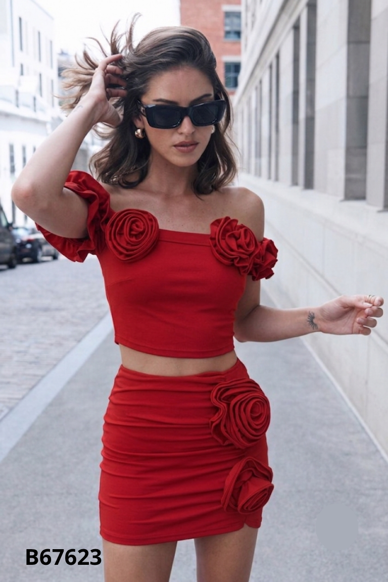 Set áo đỏ trễ vai đính hoa + chân váy ngắn