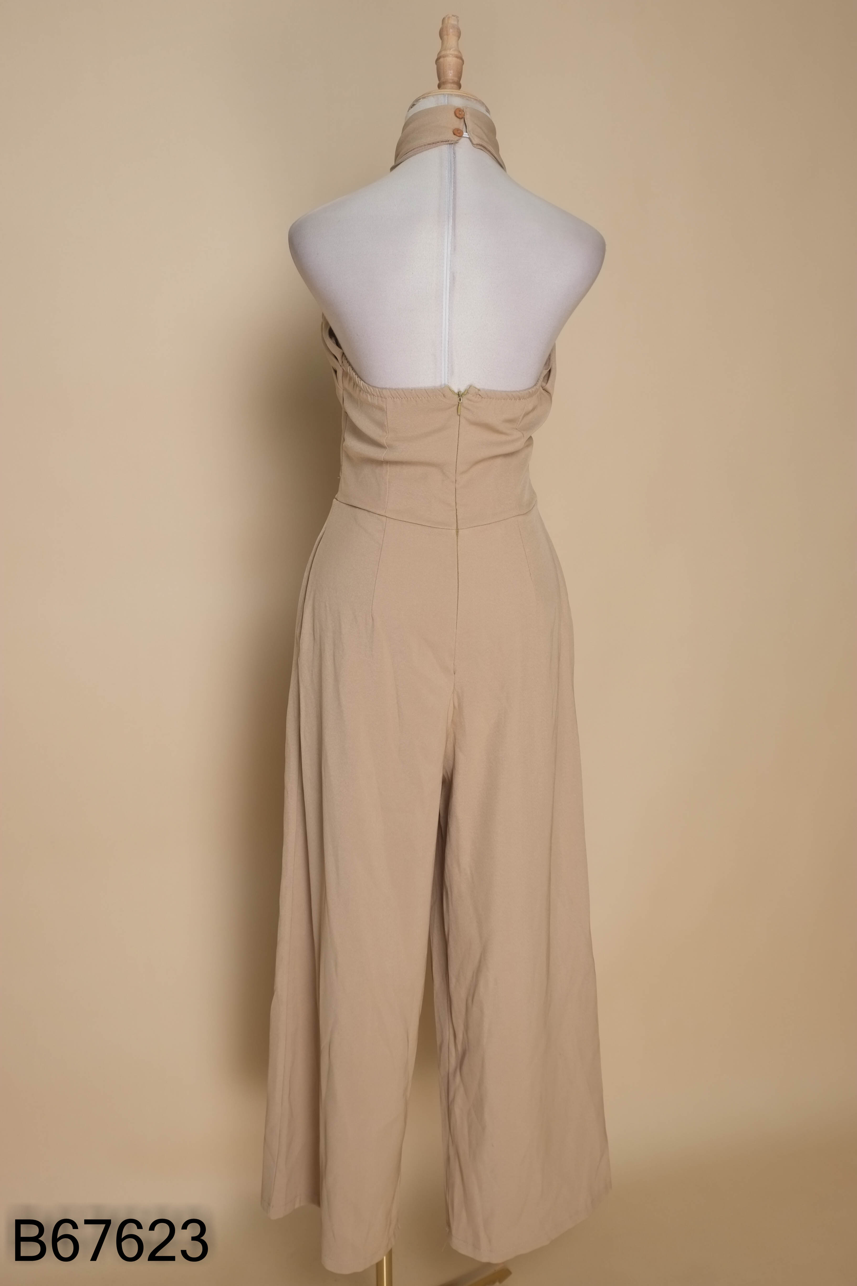 Jumpsuit nâu cổ yếm