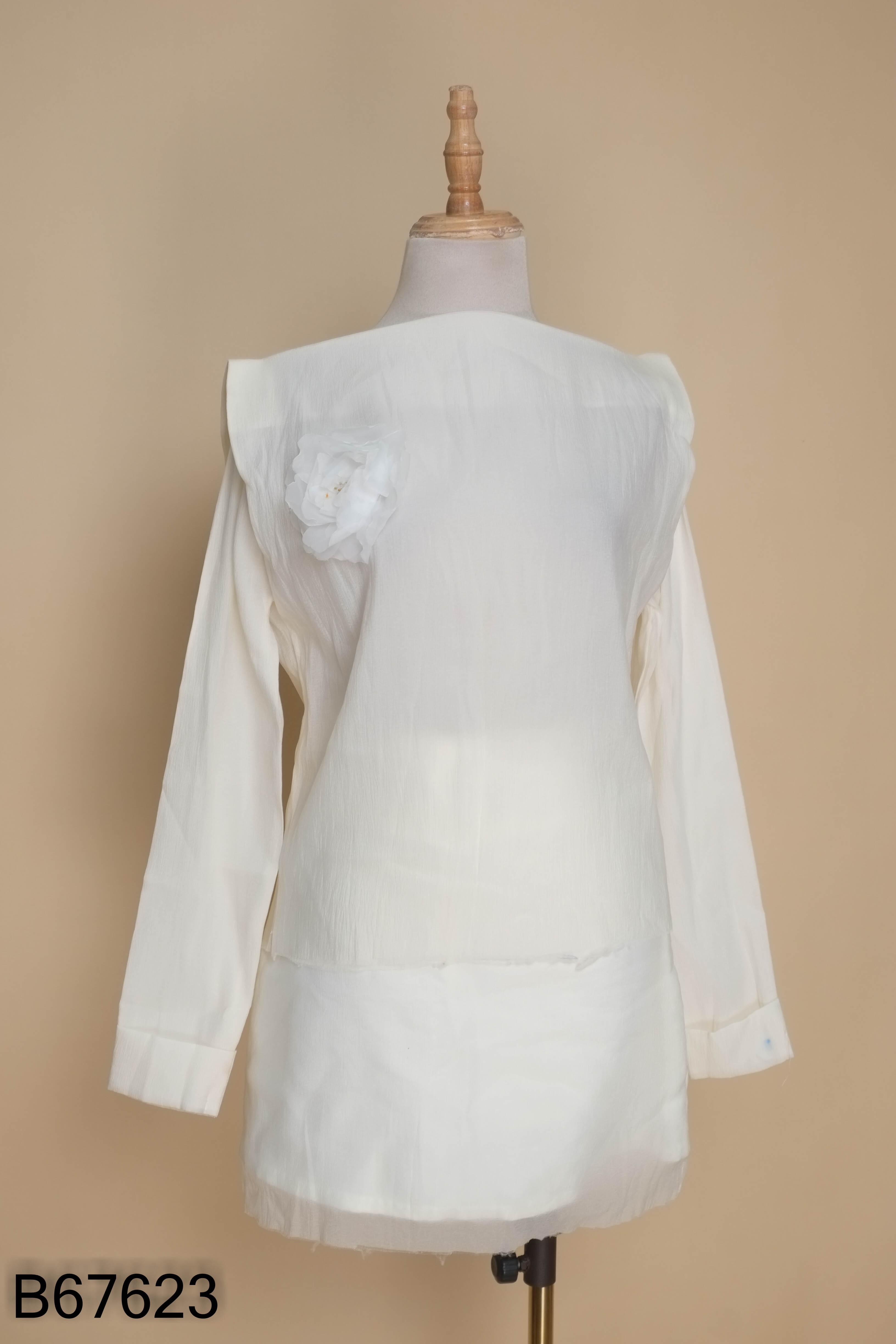 Set áo be đính hoa + chân váy ngắn