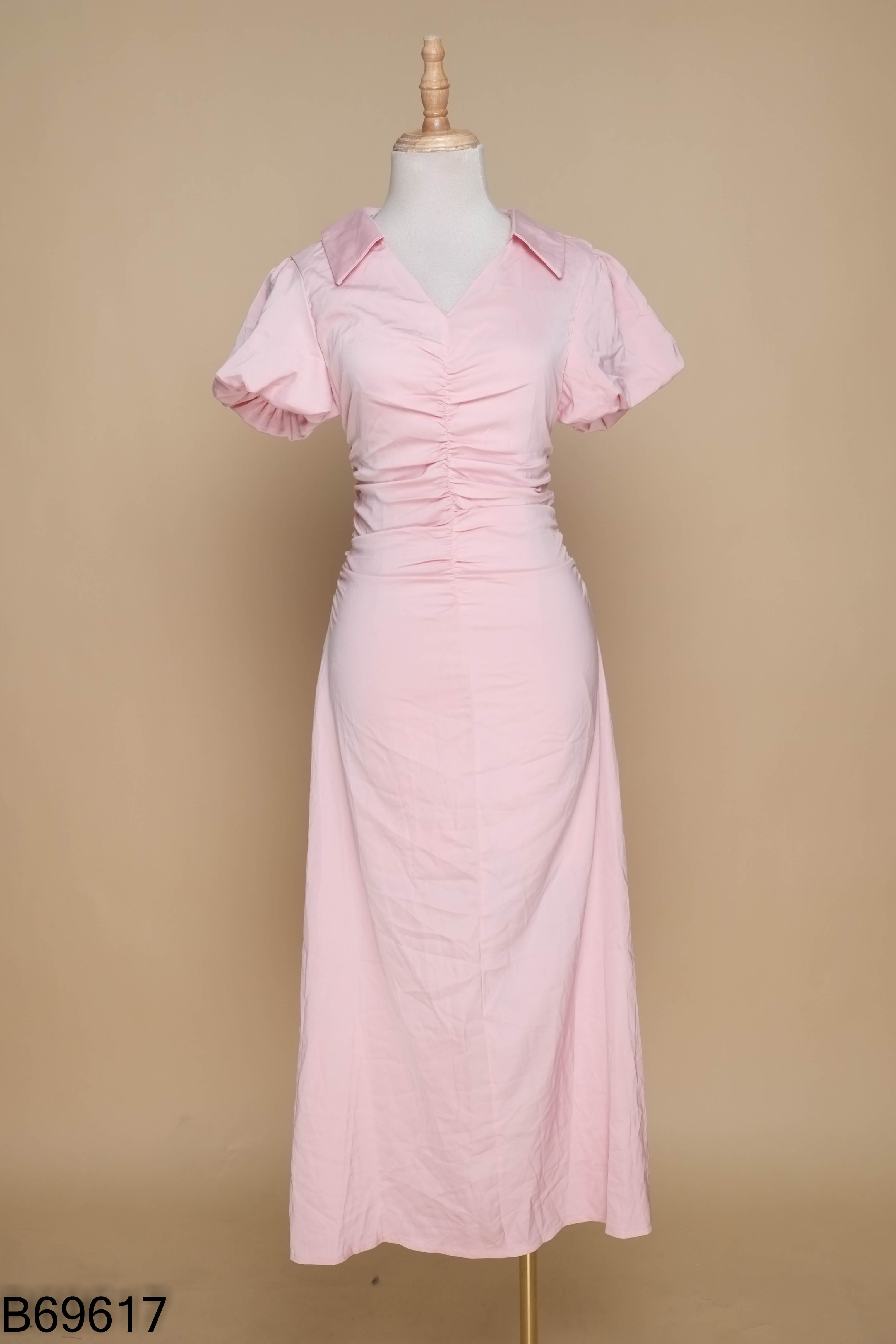 Váy hồng trơn nhún giữa