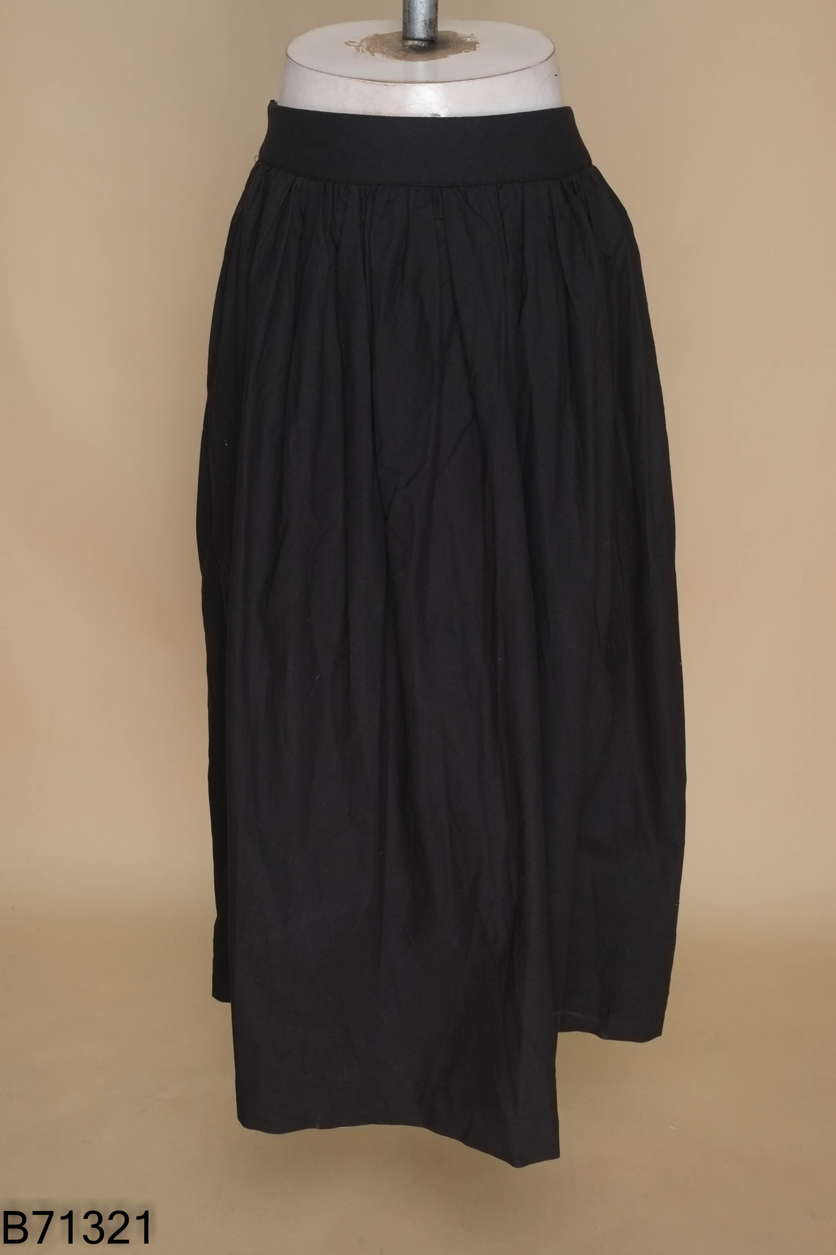 Chân váy BBSTORE'S linen đen