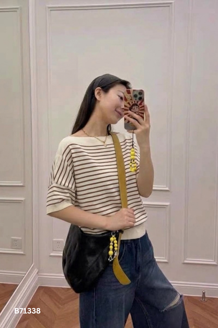 Áo len trễ vai be kẻ nâu YOUNGER