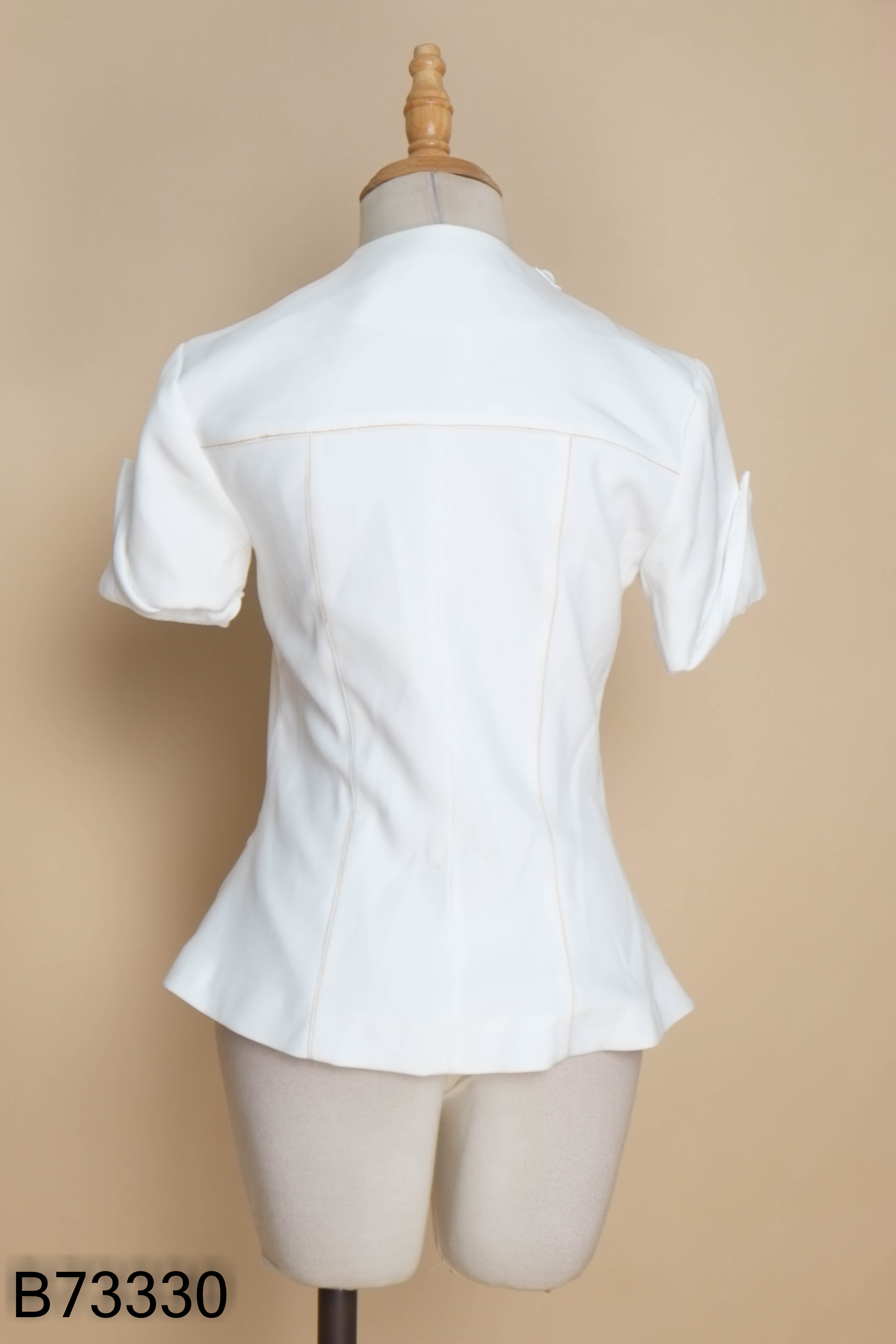 Áo ME DESIGN trắng viền chỉ nâu