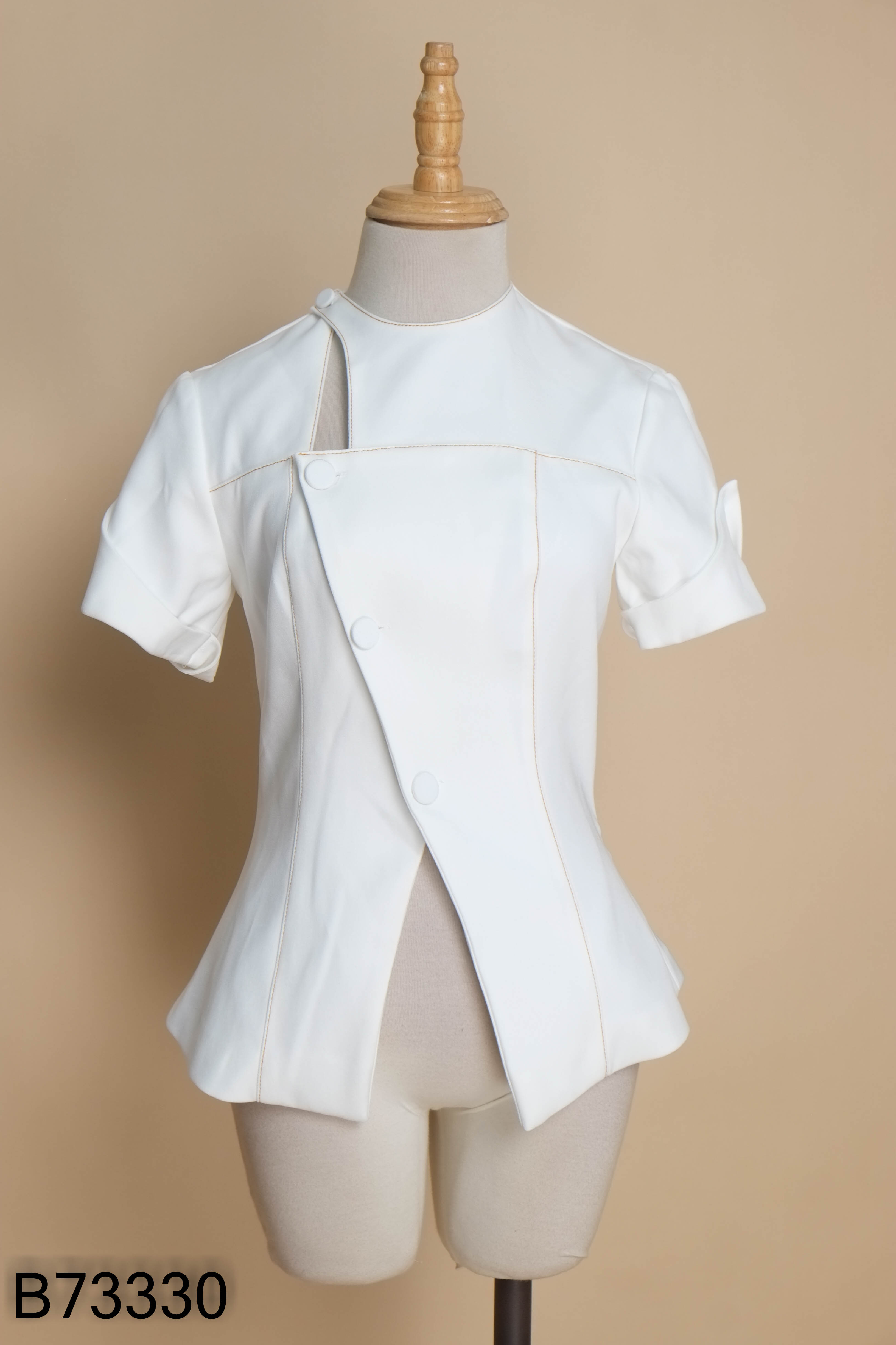 Áo ME DESIGN trắng viền chỉ nâu