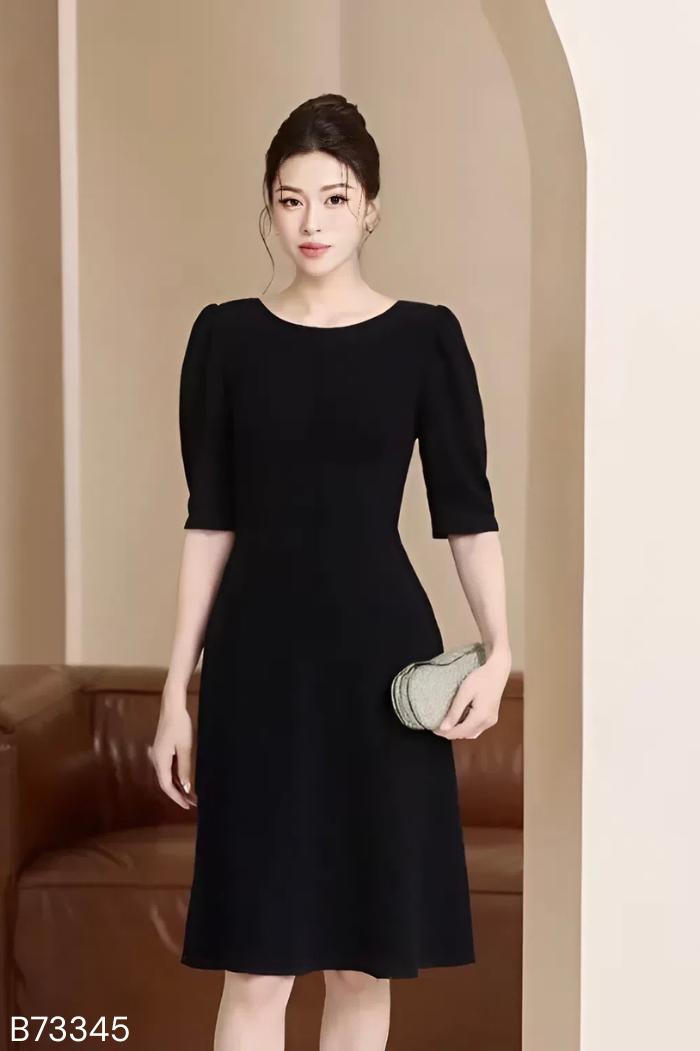 Váy đen ly eo