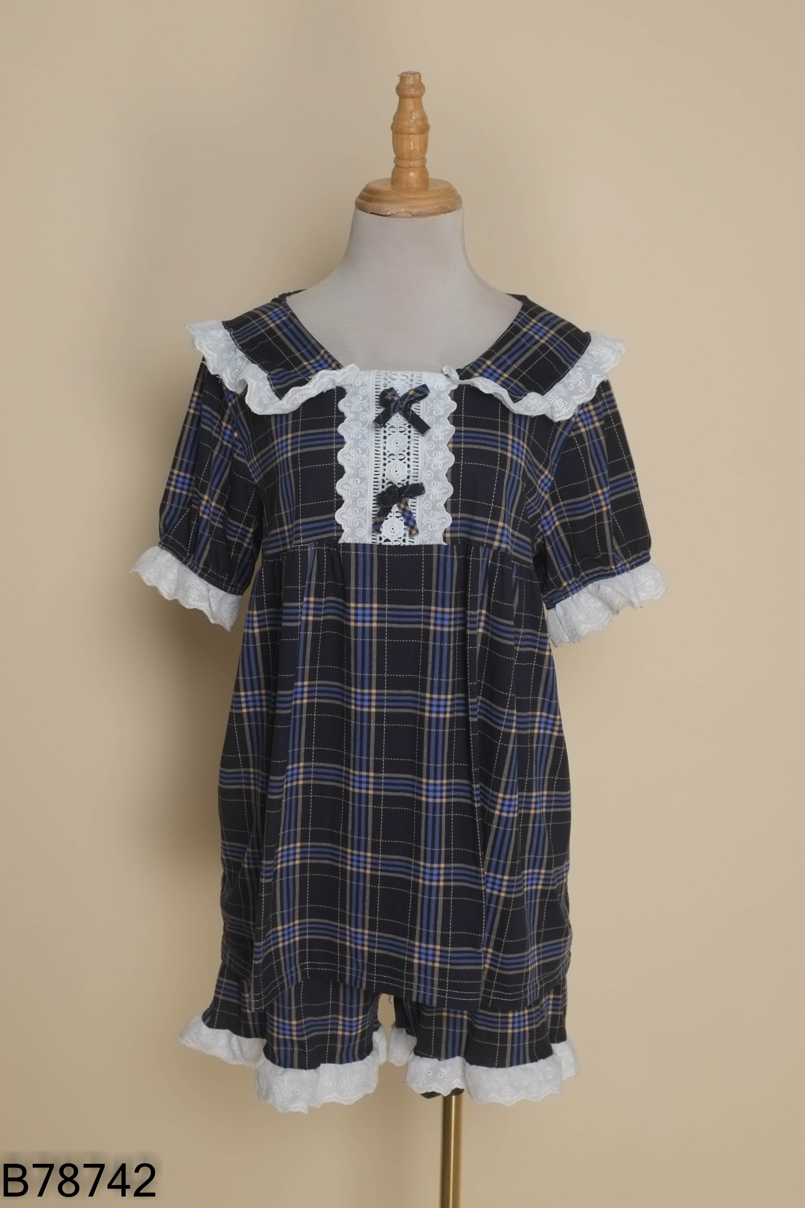 Set áo + quần short đen caro