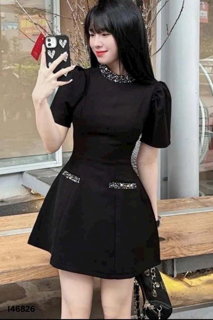 NEWTAG Váy đen đính cườm ngọc