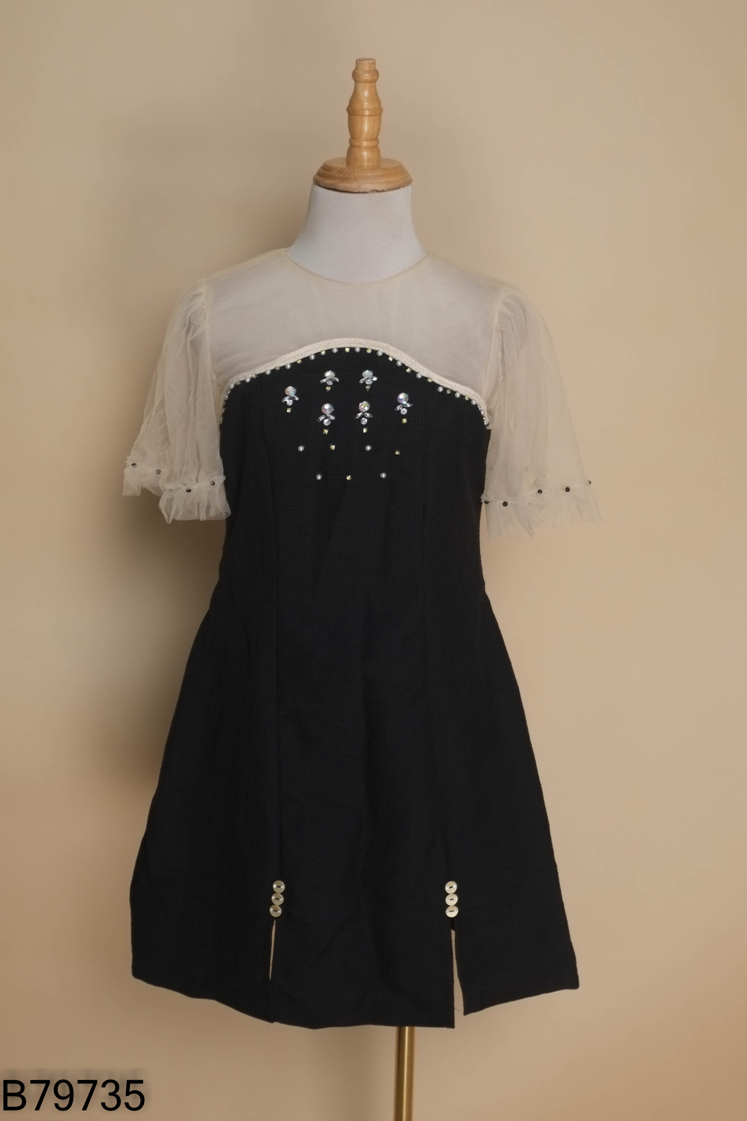 Váy đen THE SHILLA voan đính ngọc