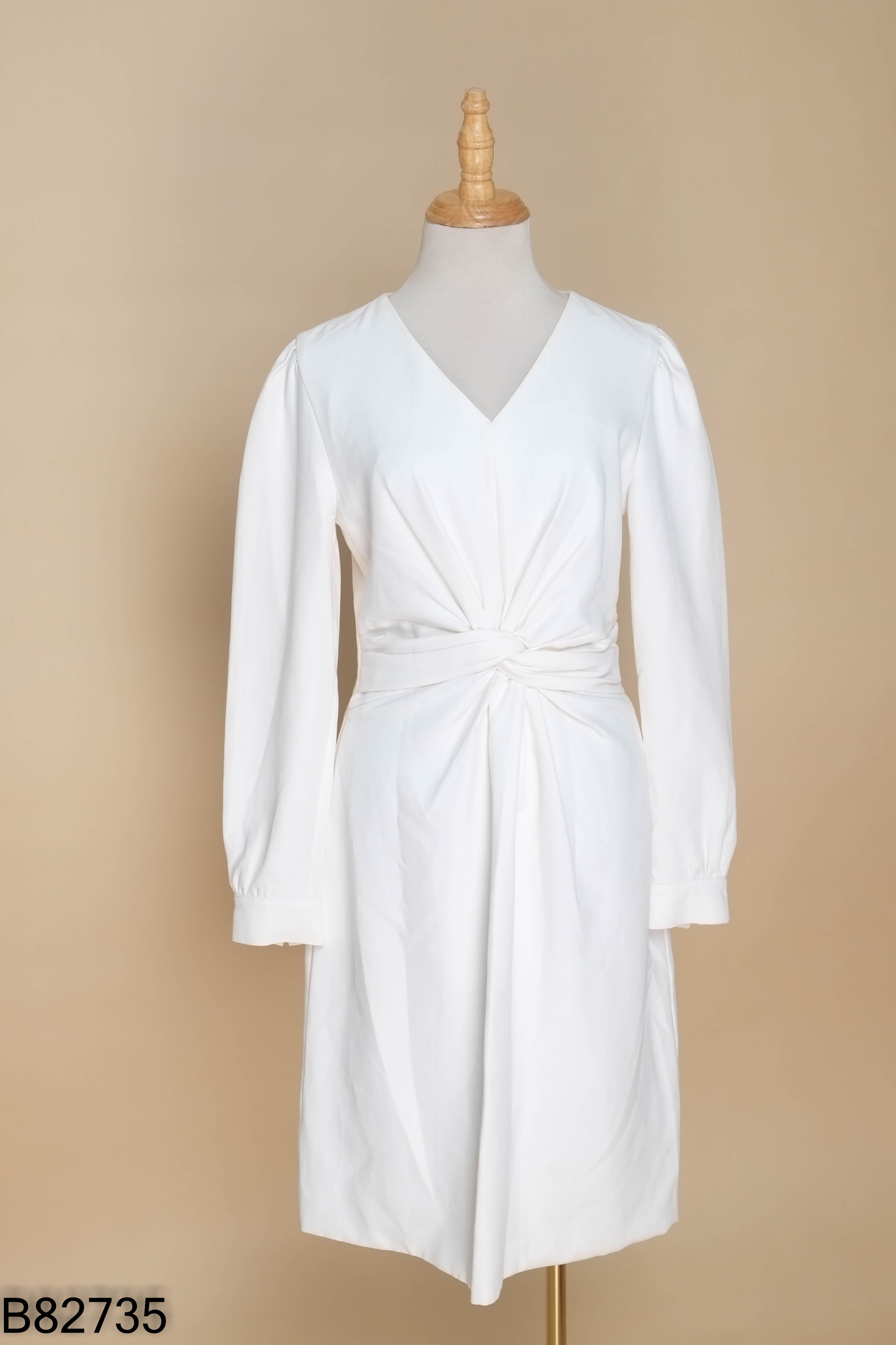 Váy trắng HA BOUTIQUE xoắn eo