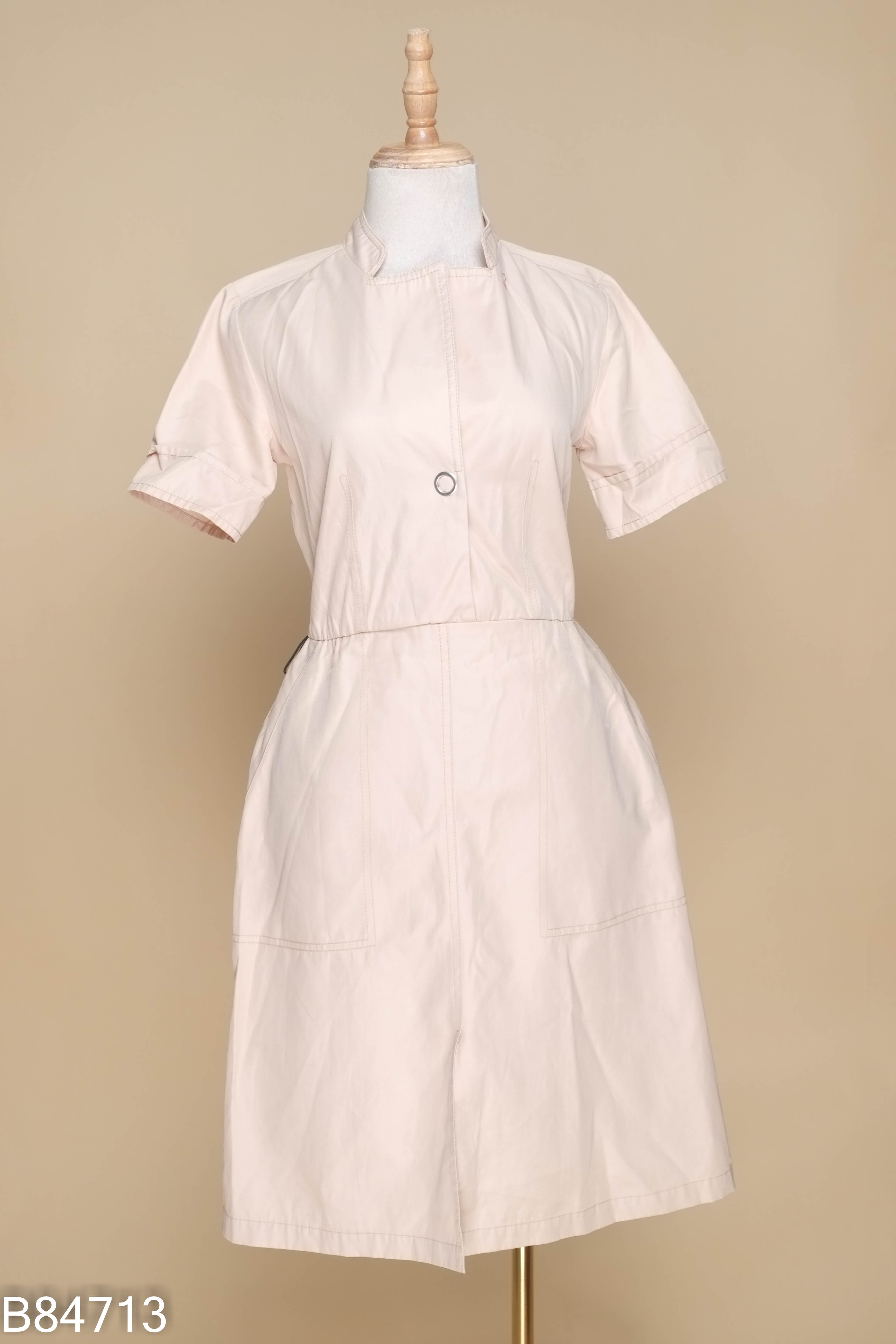 Váy ZARA be cổ vest