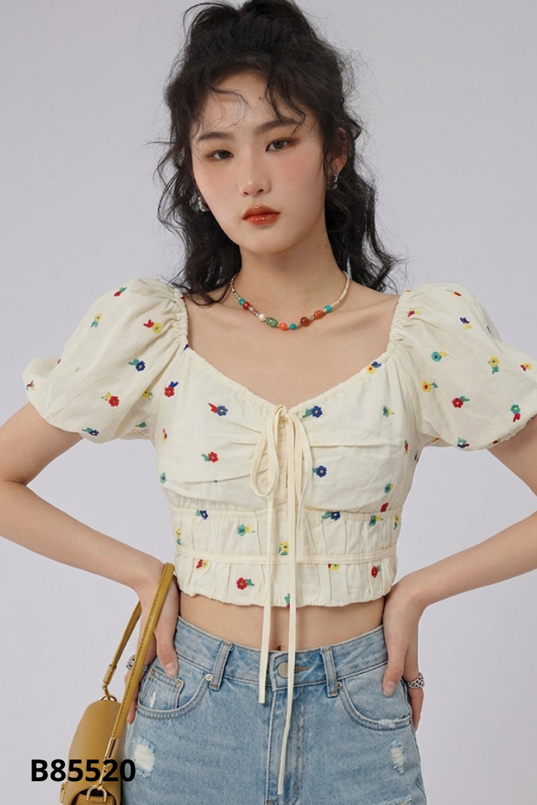 Áo croptop kem thêu họa tiết