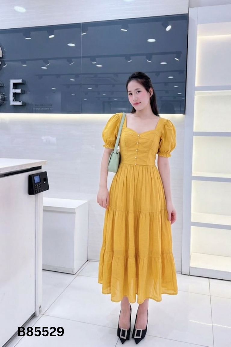 Váy voan vàng đính ngọc trai