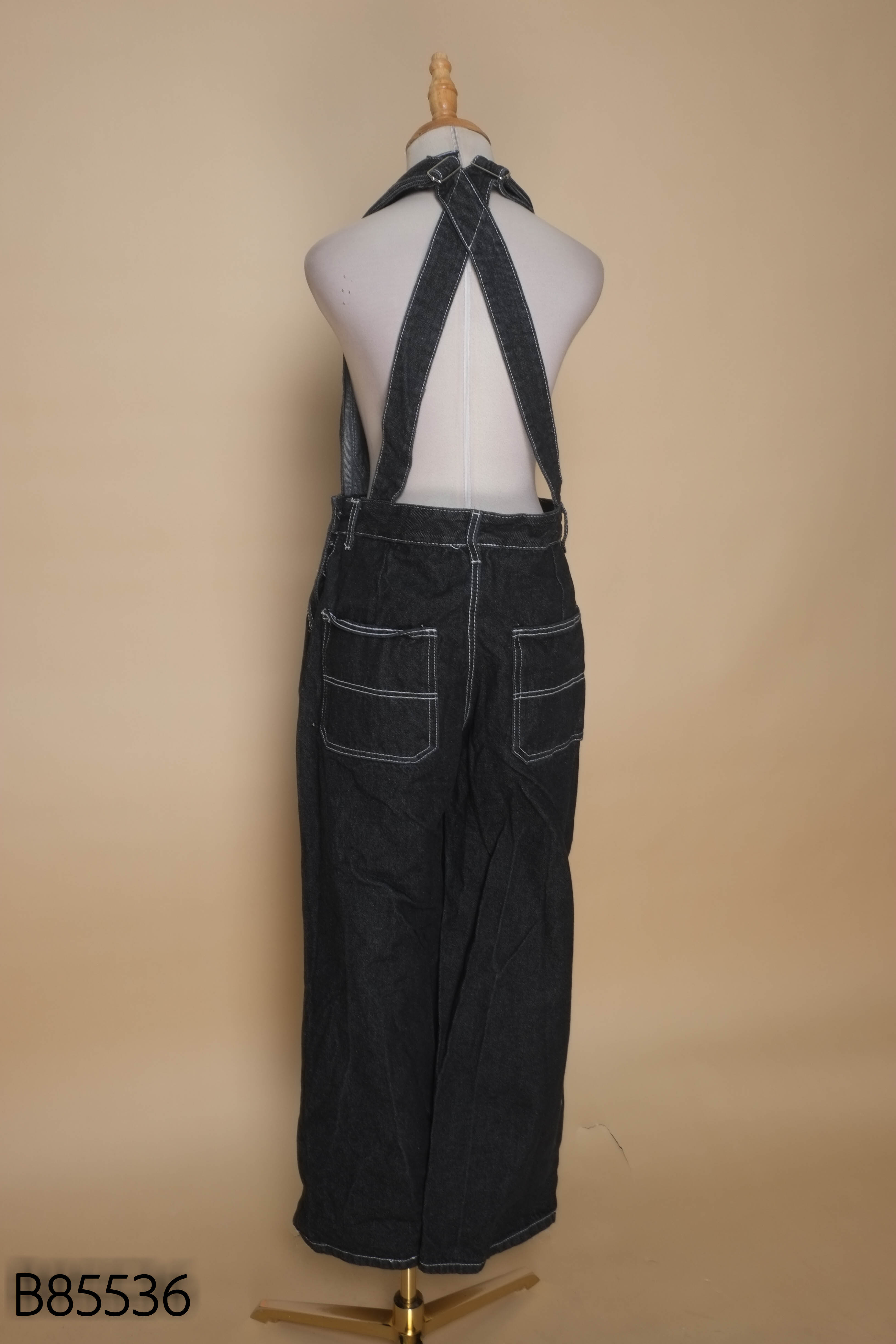 Jump jeans đen chỉ trắng