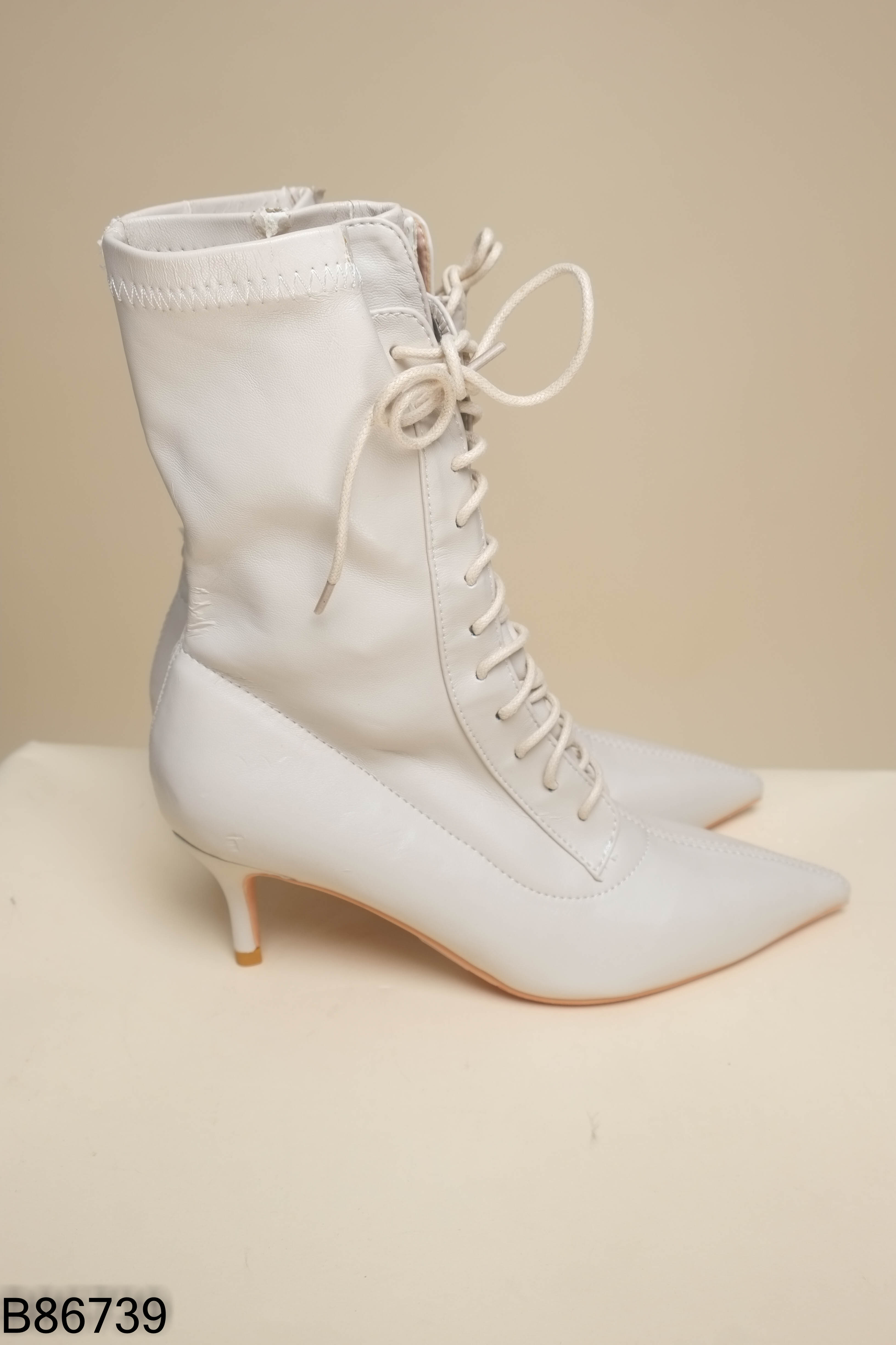 Boots kem mũi nhọn thắt dây