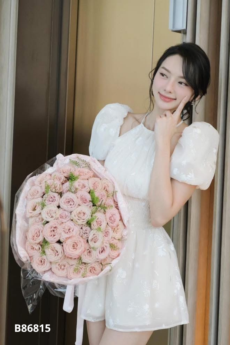 Váy be cổ yếm