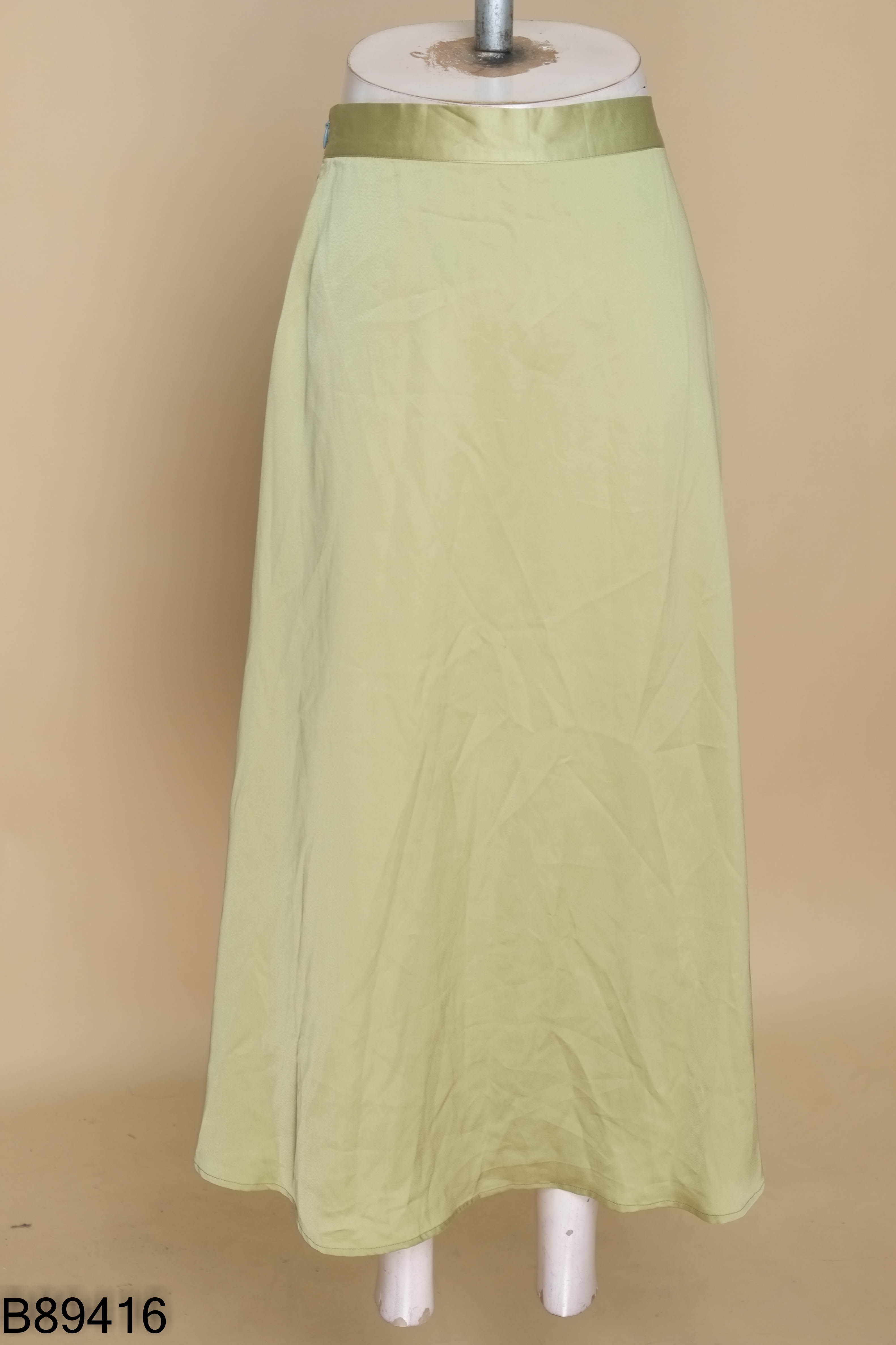 Chân váy lụa xanh