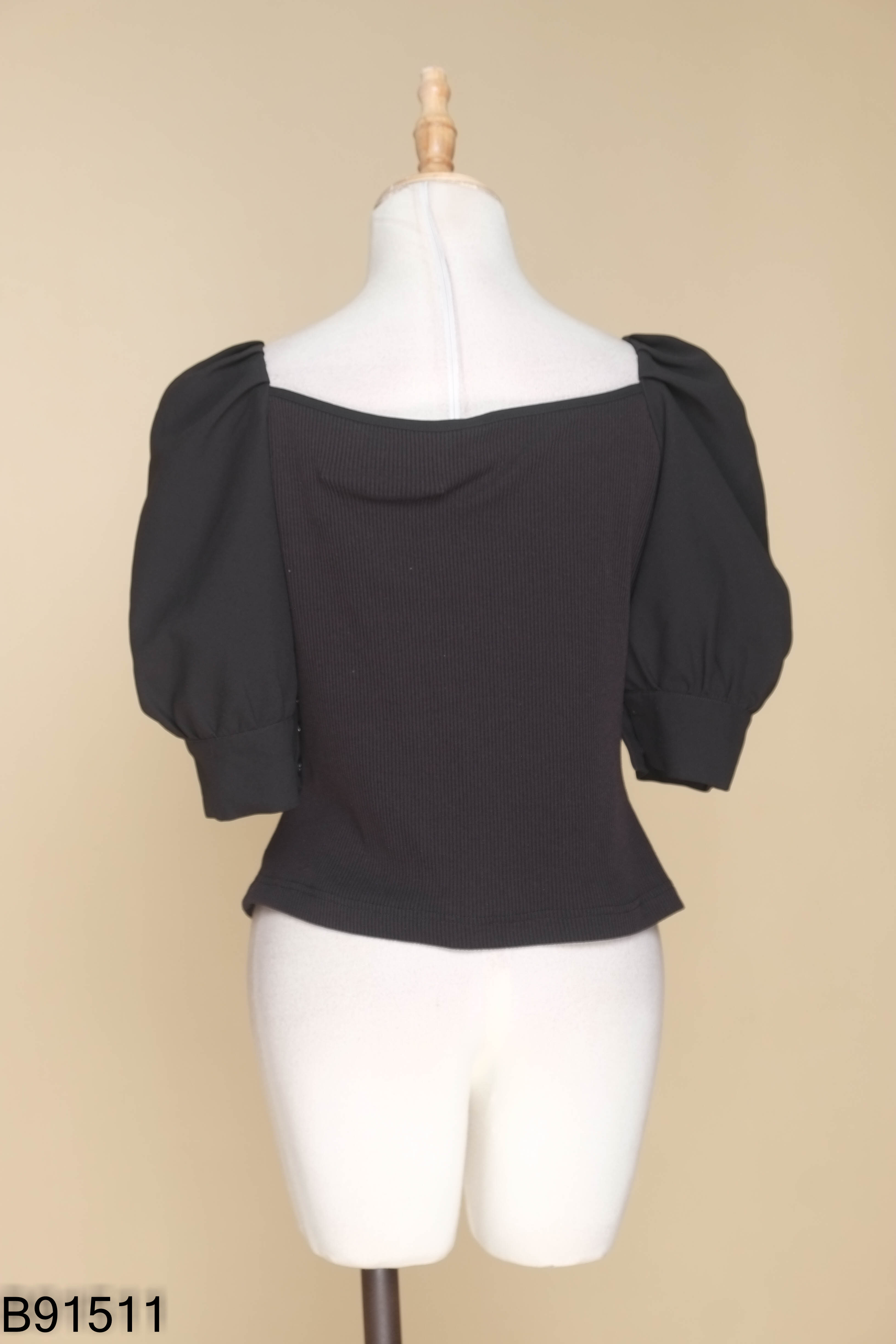 Áo đen ADORE DRESS tay phồng