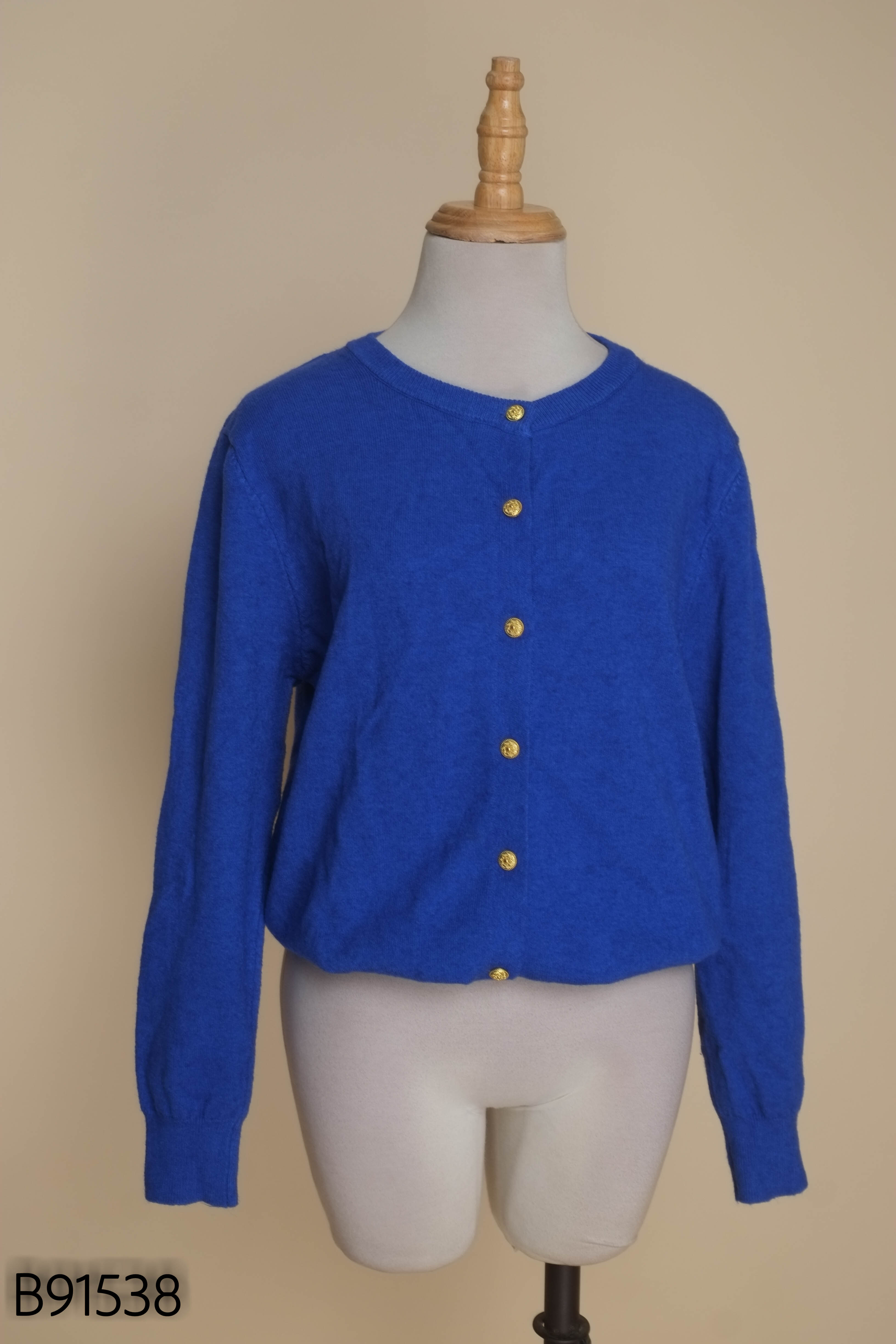 Áo len cardigan xanh cúc vàng