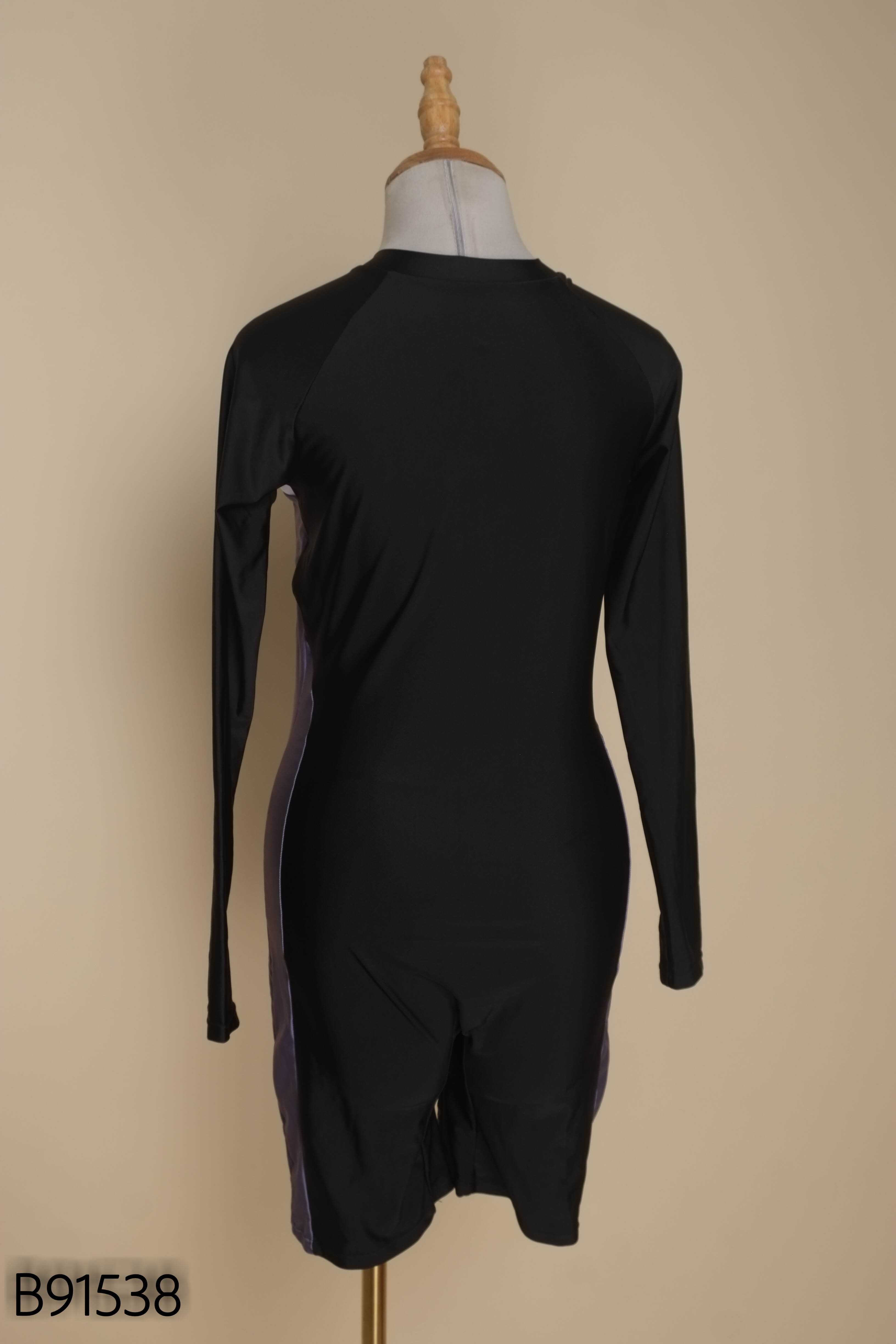 Jumpsuit bơi đen kẻ xanh trắng