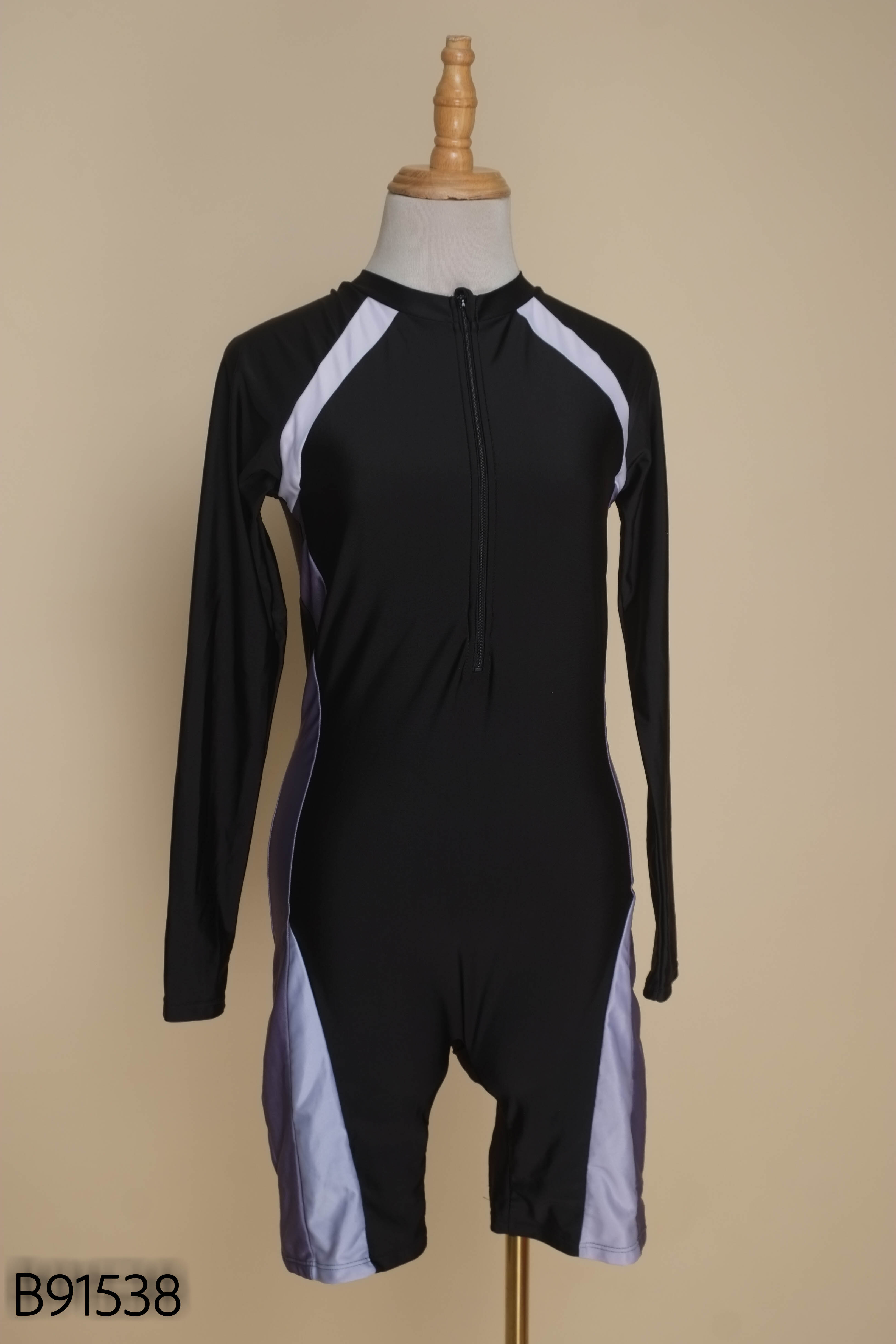 Jumpsuit bơi đen kẻ xanh trắng