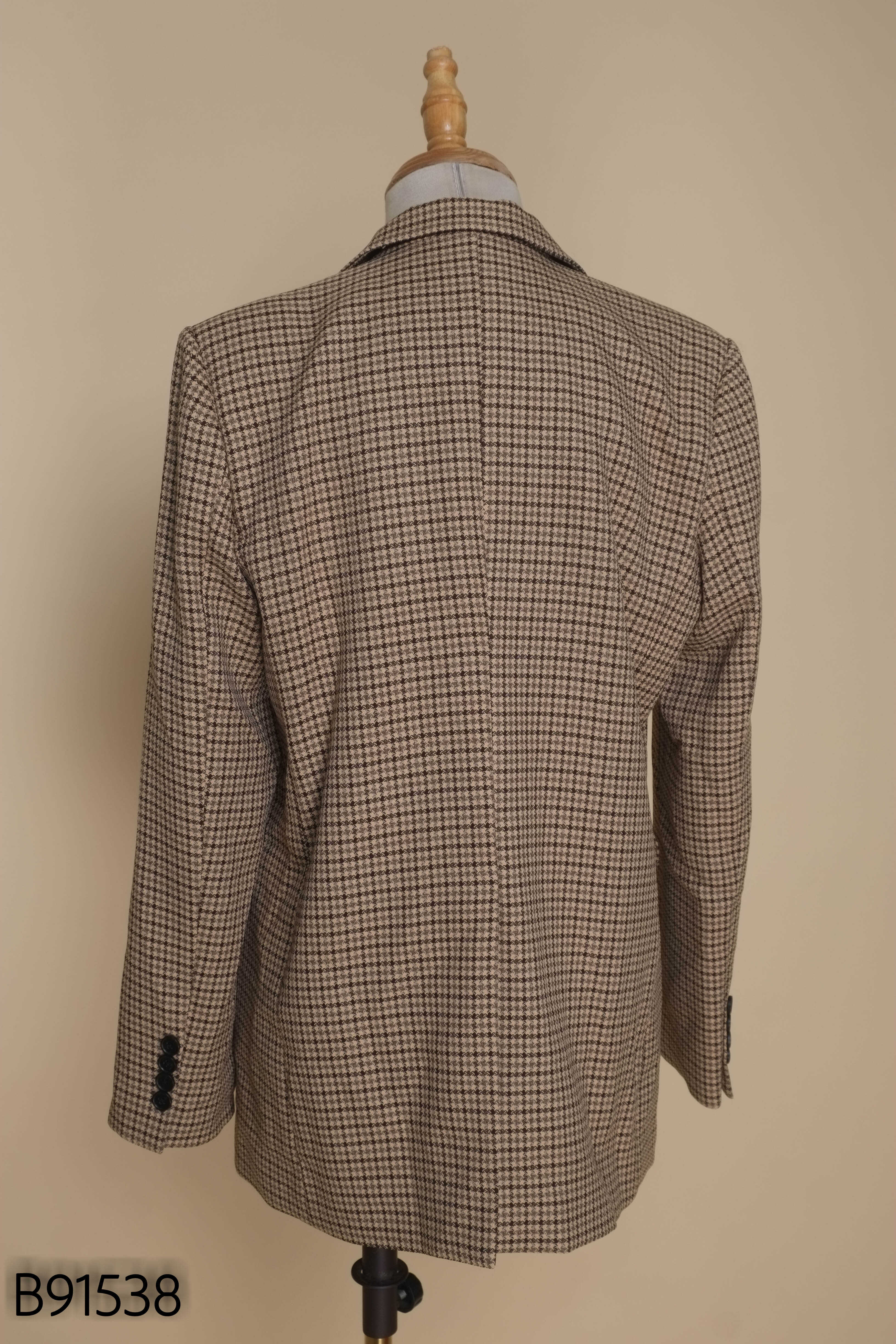 Áo khoác blazer nâu be kẻ BASIC BAE.98