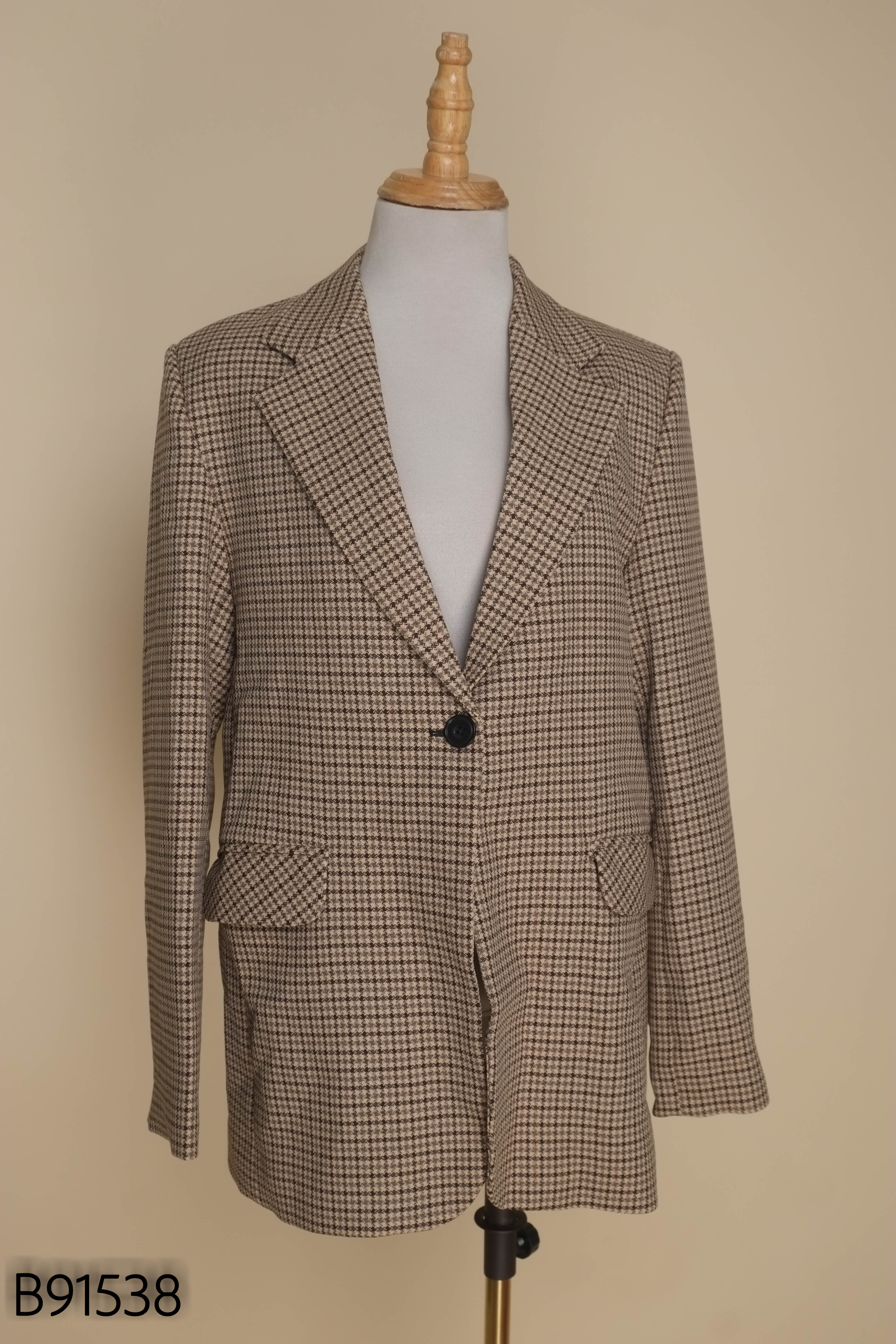 Áo khoác blazer nâu be kẻ BASIC BAE.98