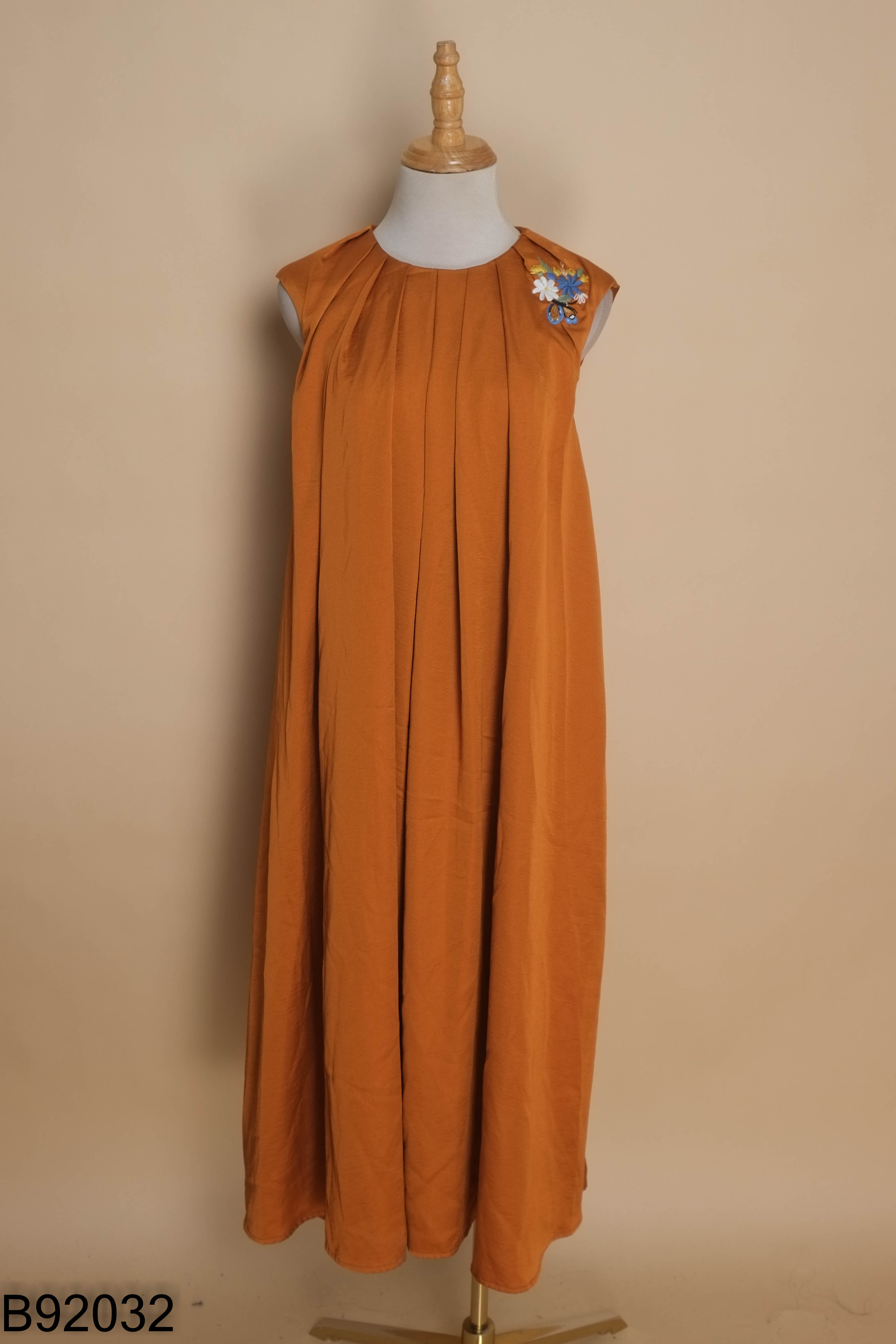Váy nâu LINCI COUTURE thêu hoa