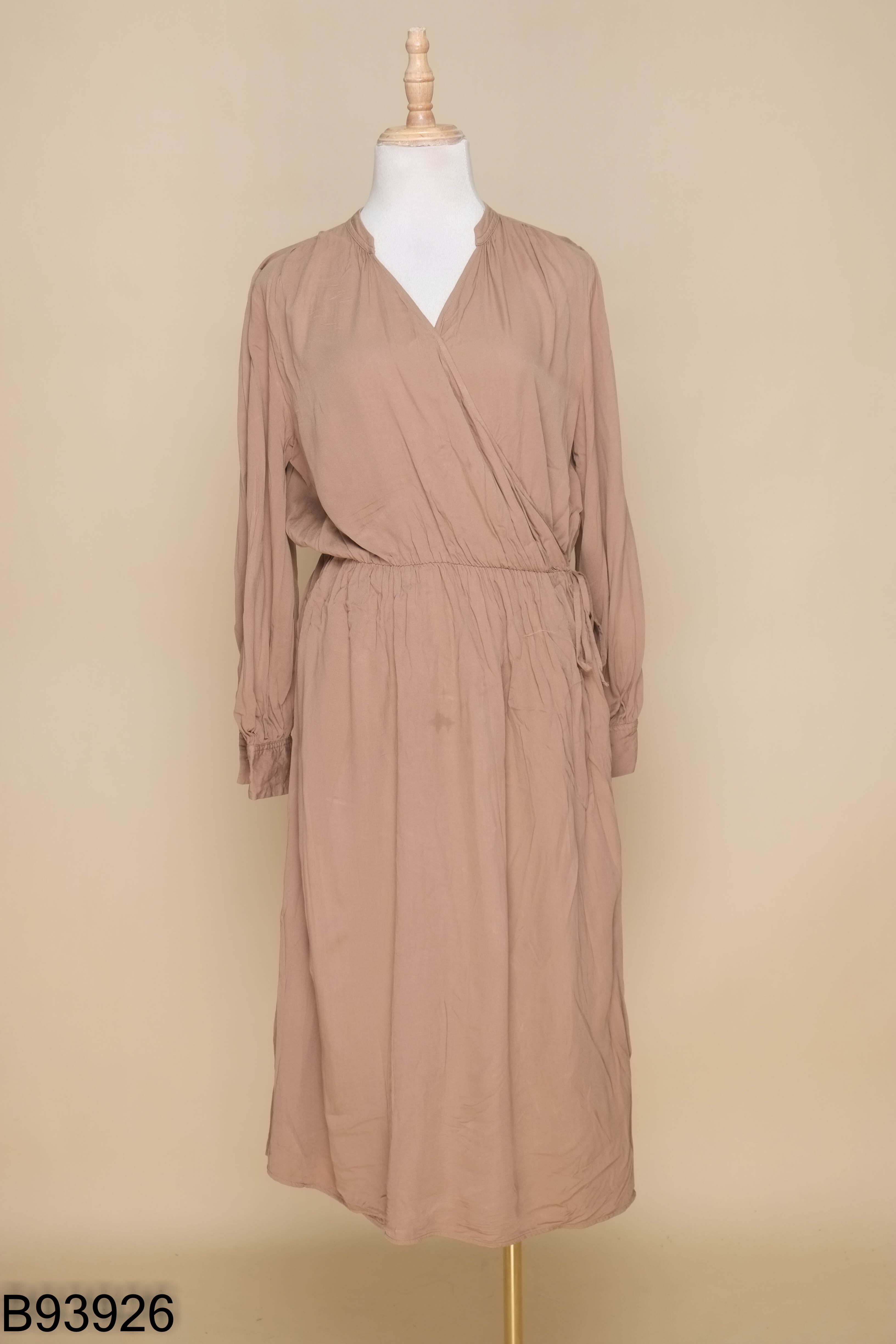 Váy UNIQLO nâu buộc dây eo