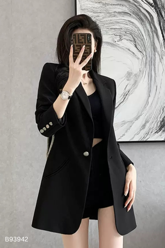 Áo blazers đen cut eo đính đá