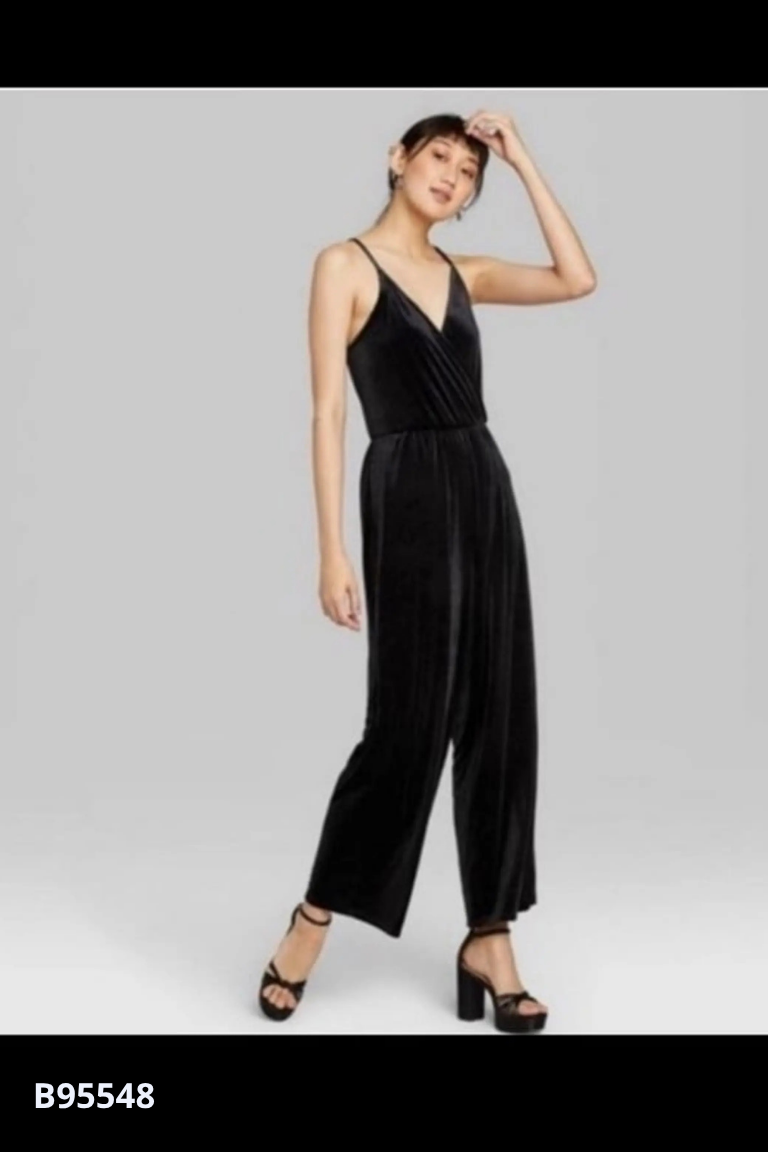 Jumpsuits đen nhung DIVIDED