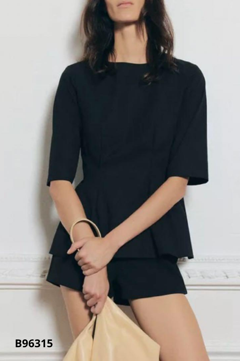 Áo đen ZARA trơn xòe đuôi