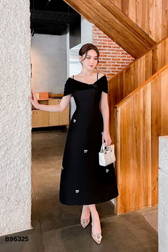 Váy đen ELANA đính nơ ngọc