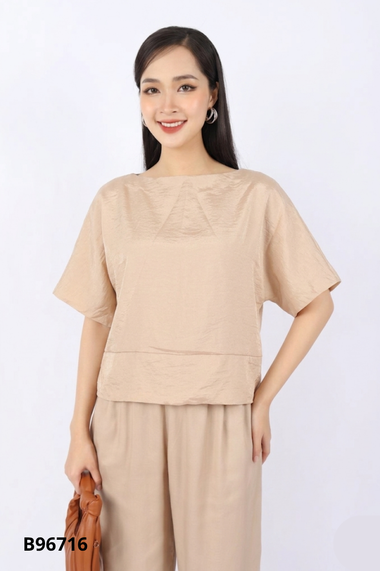 Áo kiểu be dáng ngắn