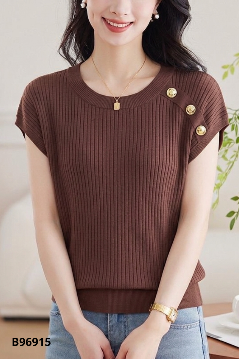 Áo sát nách nâu phối cúc vàng