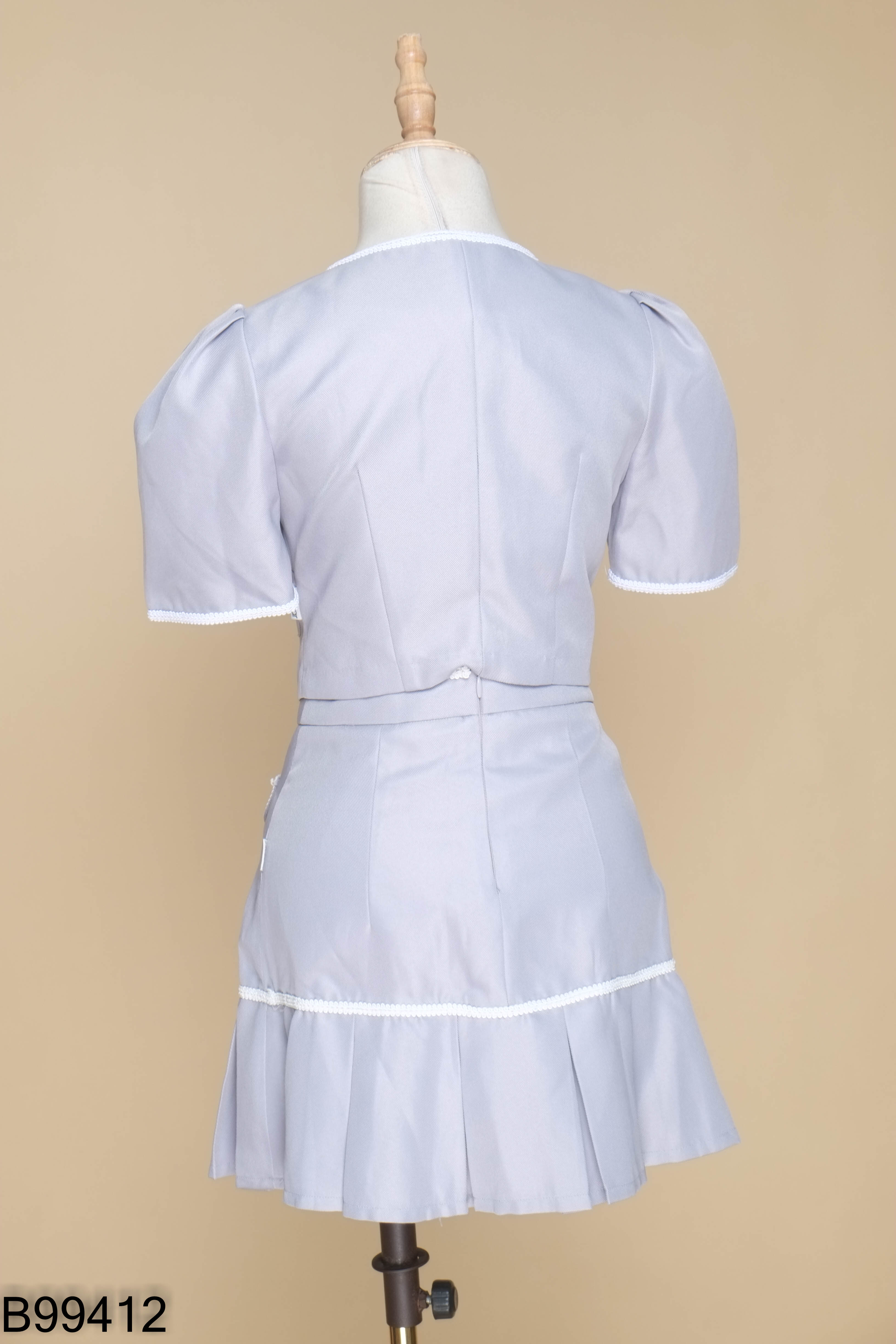 Set Áo xanh 92WEAR viền trắng + chân váy xếp ly đuôi