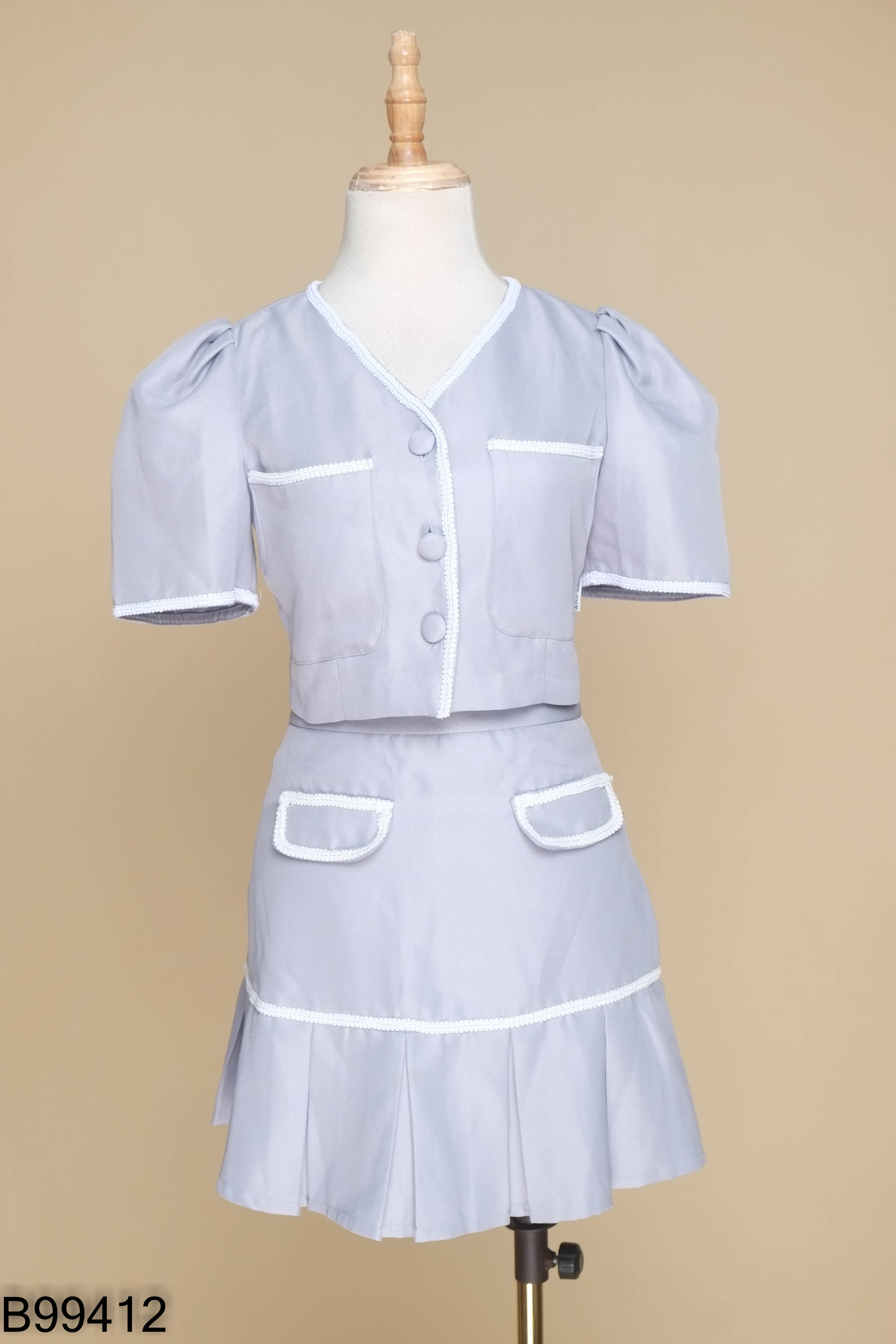 Set Áo xanh 92WEAR viền trắng + chân váy xếp ly đuôi