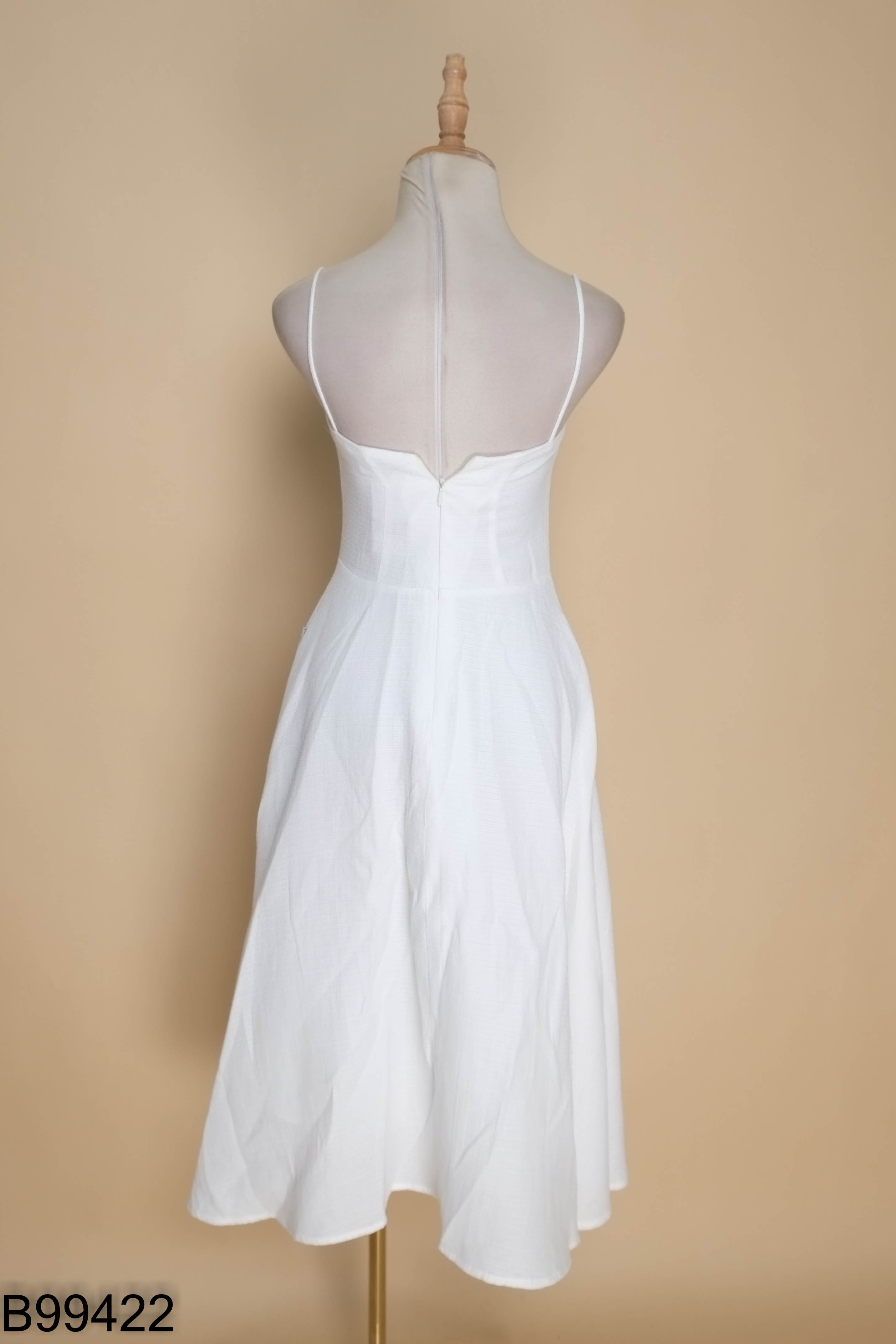 Váy 92WEAR trắng 2 dây